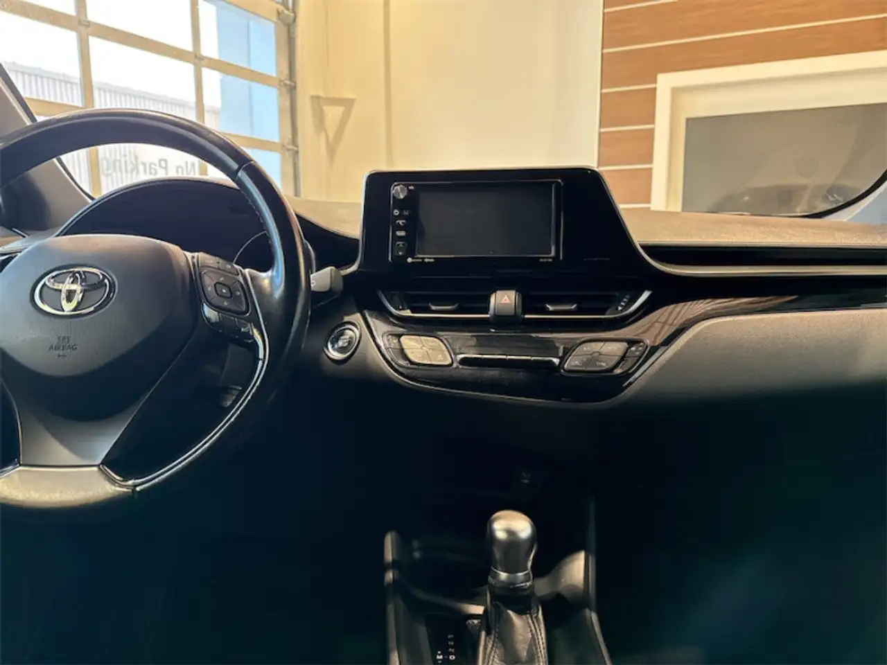 Toyota C-HR снимка Toyota C-HR