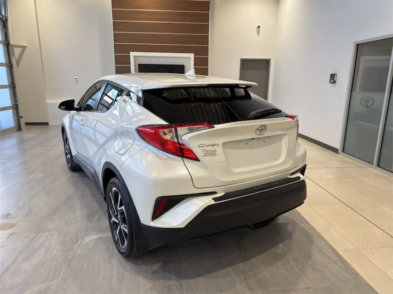 Toyota C-HR снимка Toyota C-HR
