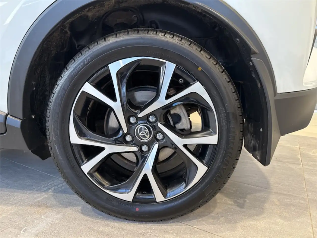 Toyota C-HR снимка Toyota C-HR