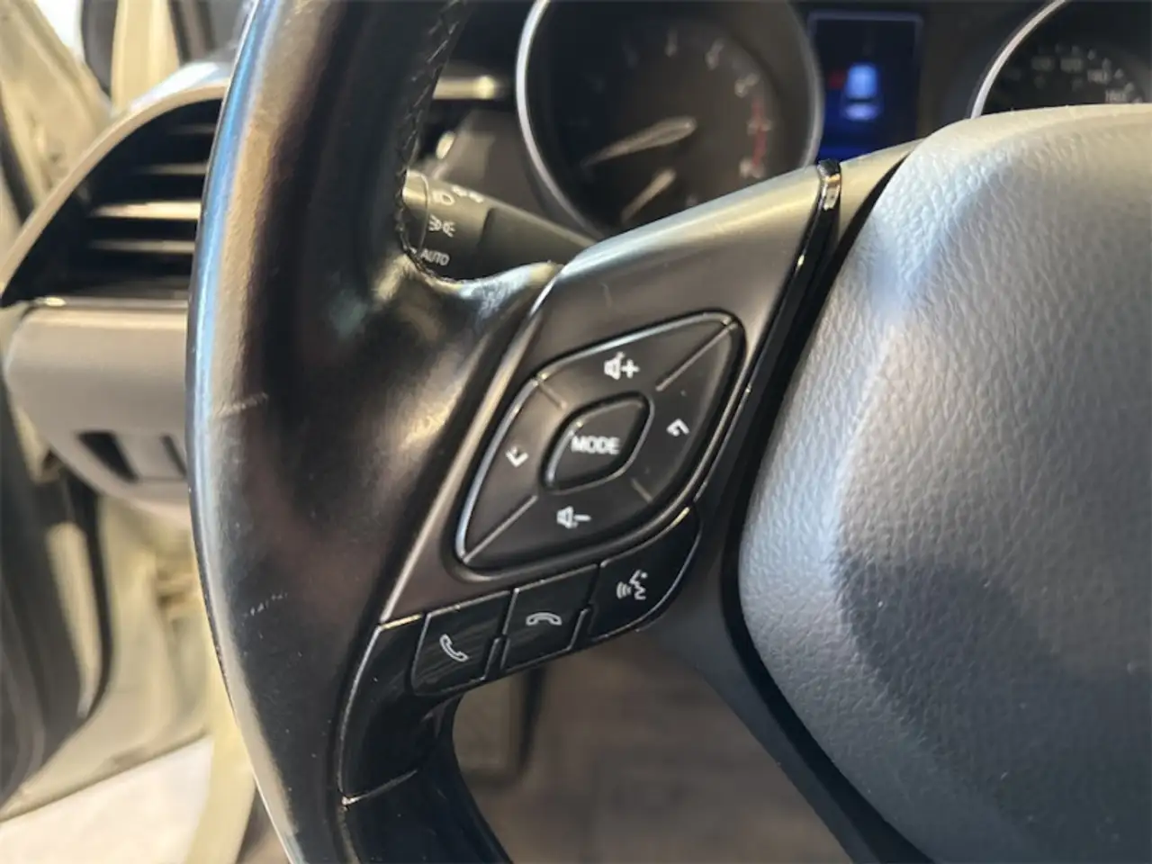 Toyota C-HR снимка Toyota C-HR