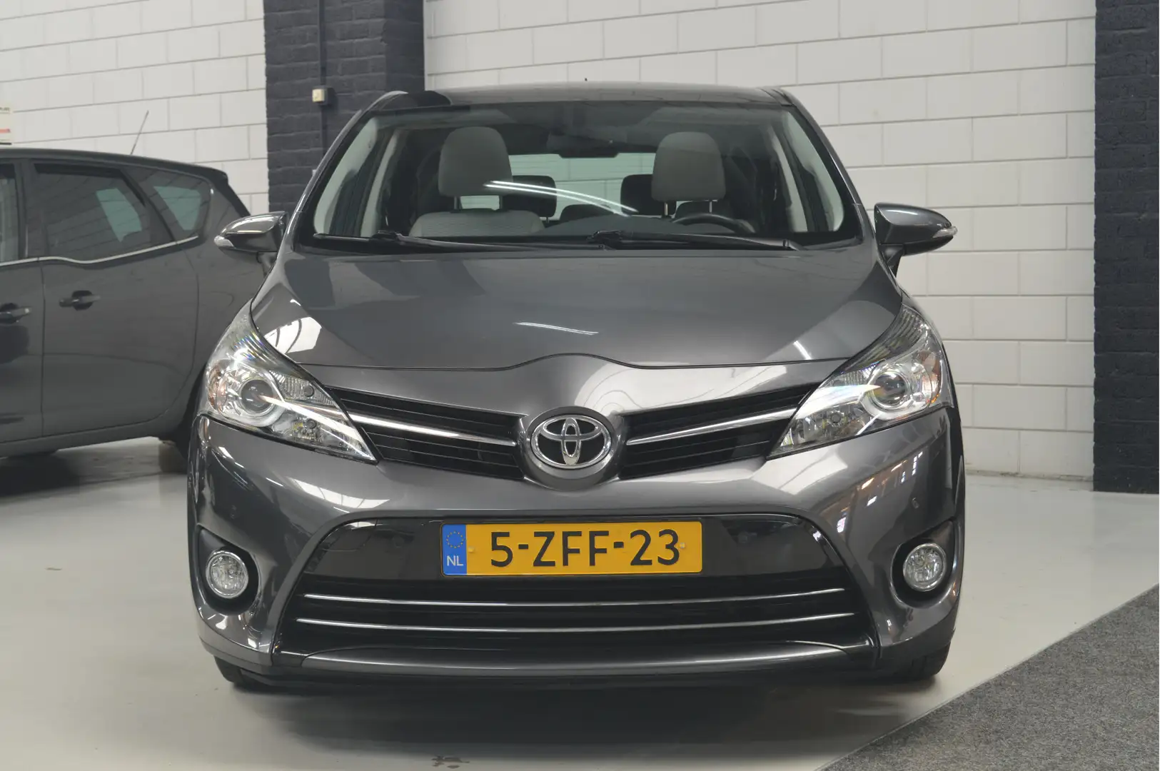 Toyota Verso 1.8 VVT-i Dynamic Business 7persoons // 127.000 km Grijs - 2