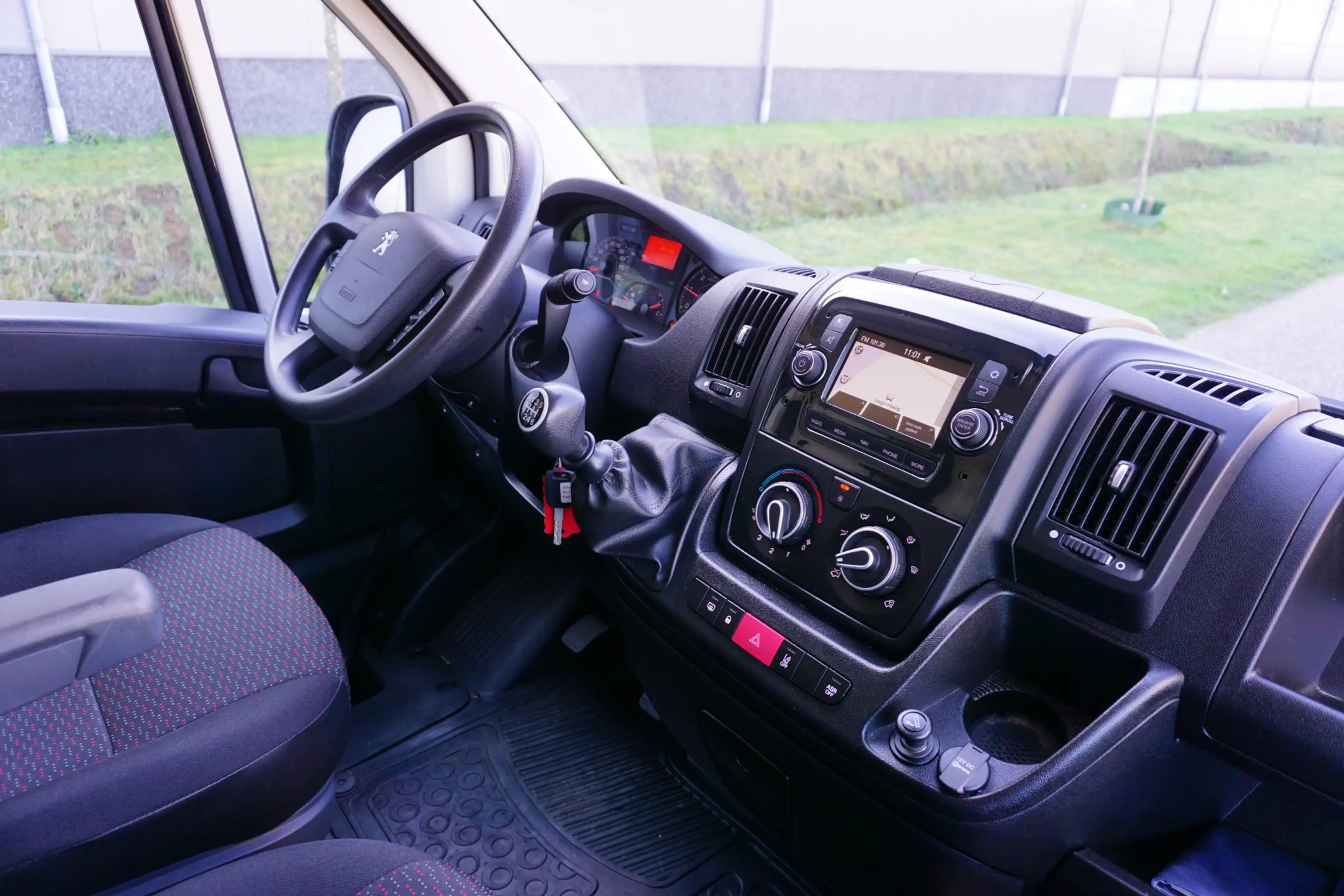 Peugeot Boxer 335 2.2 BlueHDi 140 L3H2 Premium in Topstaat |1e e — photo 9