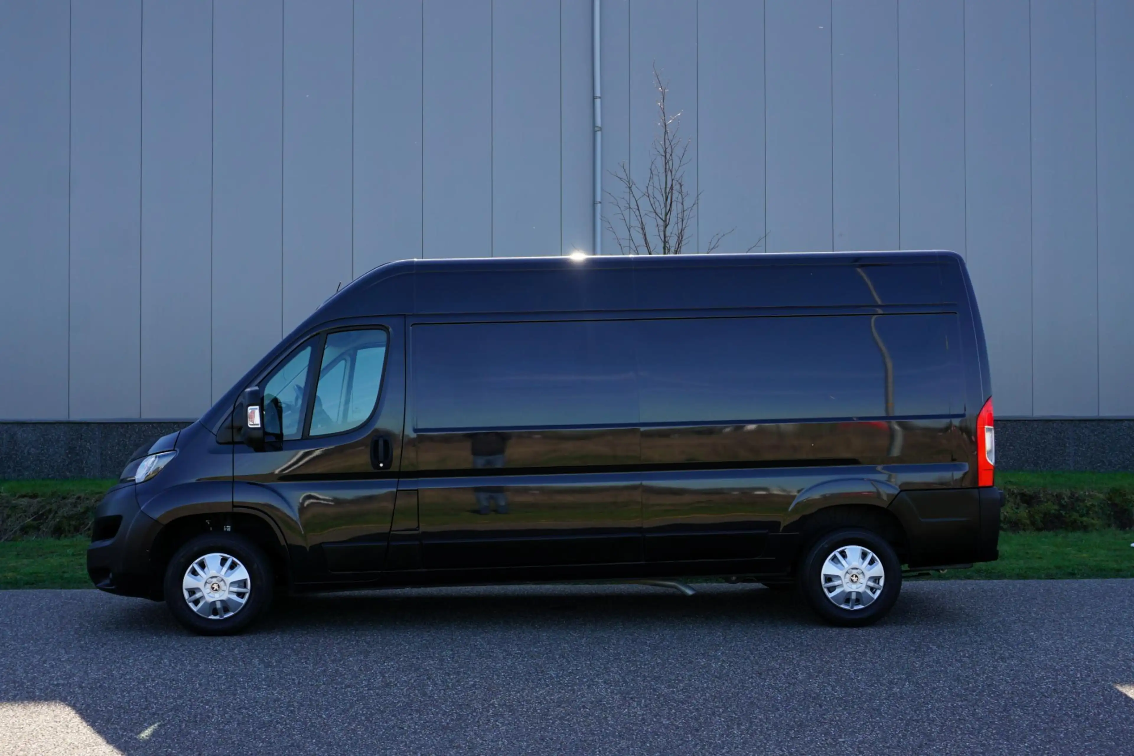 Peugeot Boxer 335 2.2 BlueHDi 140 L3H2 Premium in Topstaat |1e e — photo 2