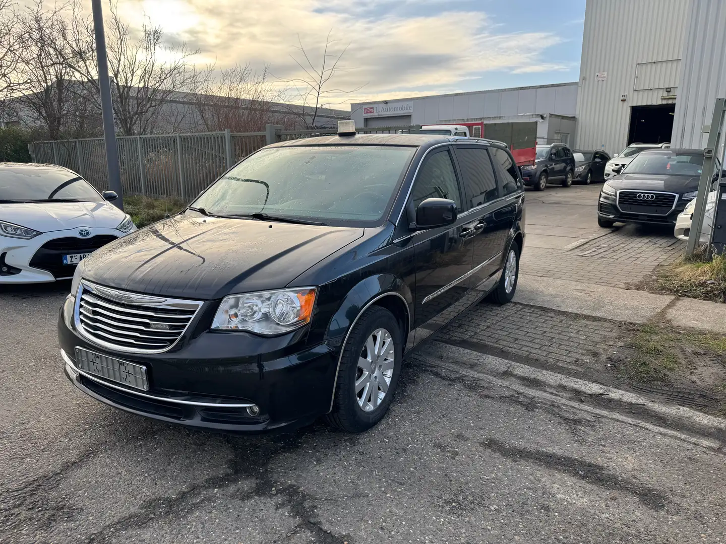 Chrysler Town & Country Corbillard Schwarz - 1