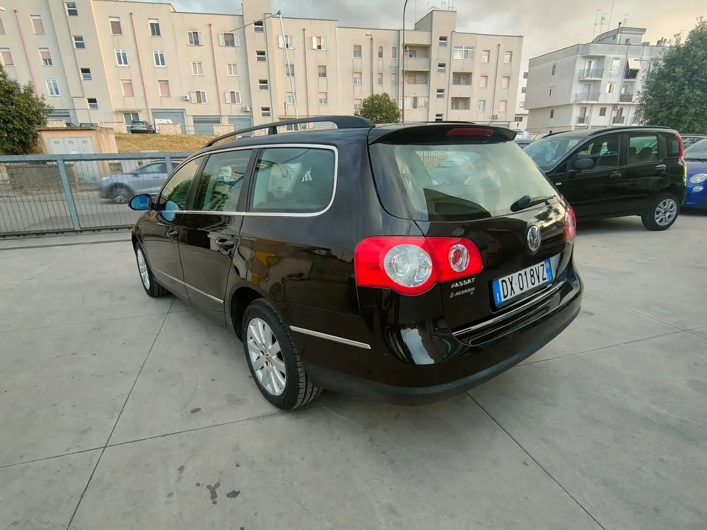 Volkswagen Passat Variant 1.4 tsi Comfortline ecofuel Schwarz - 2
