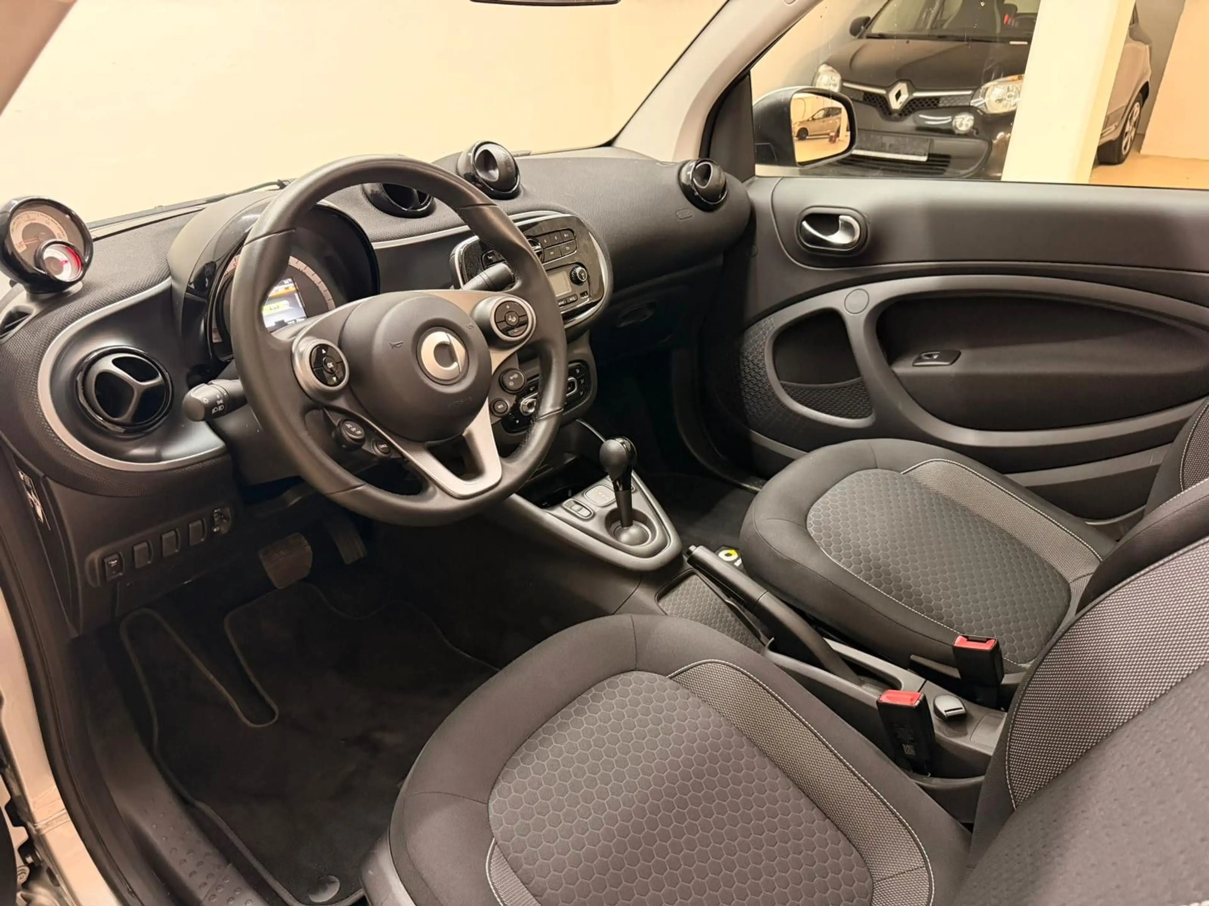 smart forTwo Cabrio electric drive / EQ NUR 6.000KM — photo 13