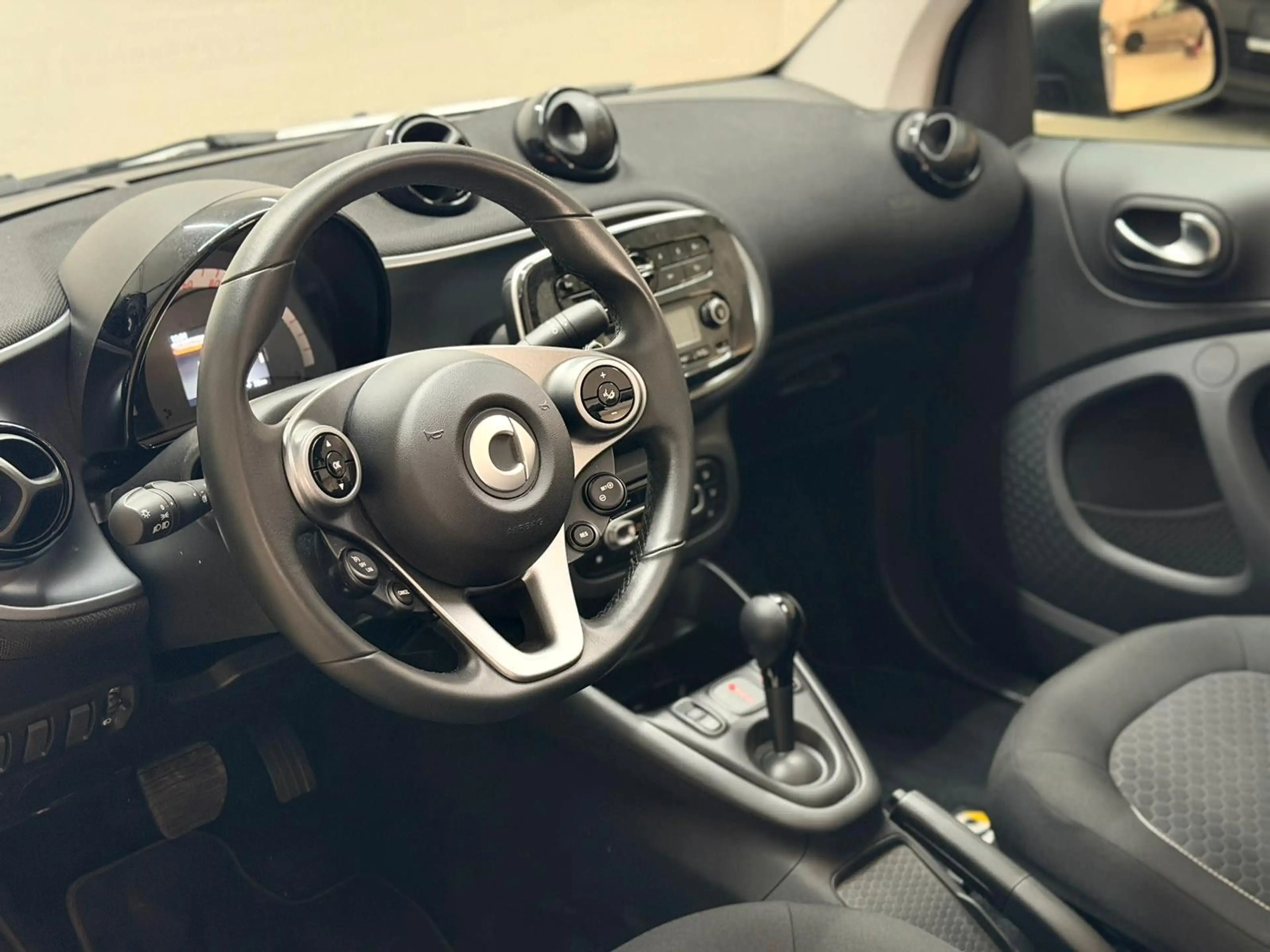 smart forTwo Cabrio electric drive / EQ NUR 6.000KM — photo 14