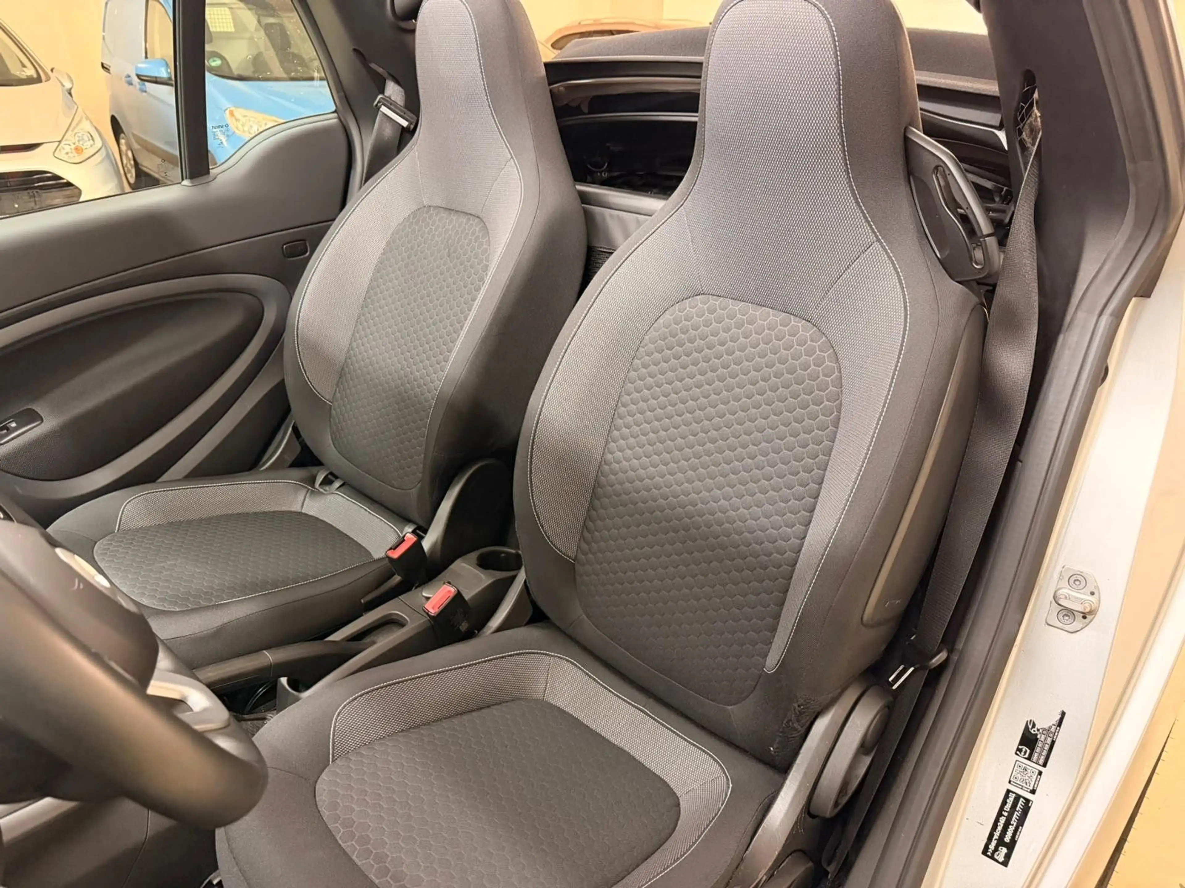 smart forTwo Cabrio electric drive / EQ NUR 6.000KM — photo 15