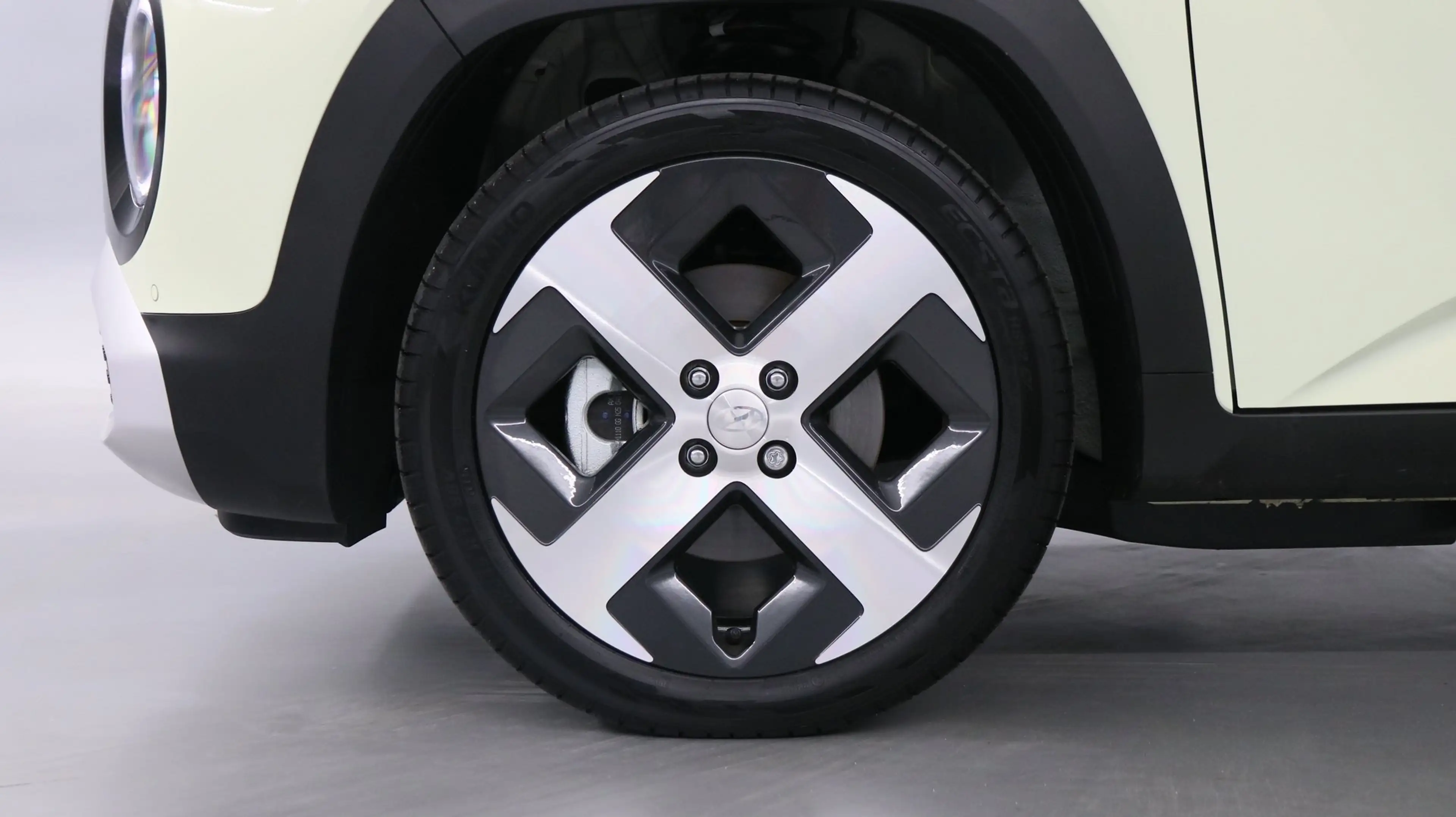 Hyundai Inster Evolve 49 kWh / Navigatie / Camera — photo 12