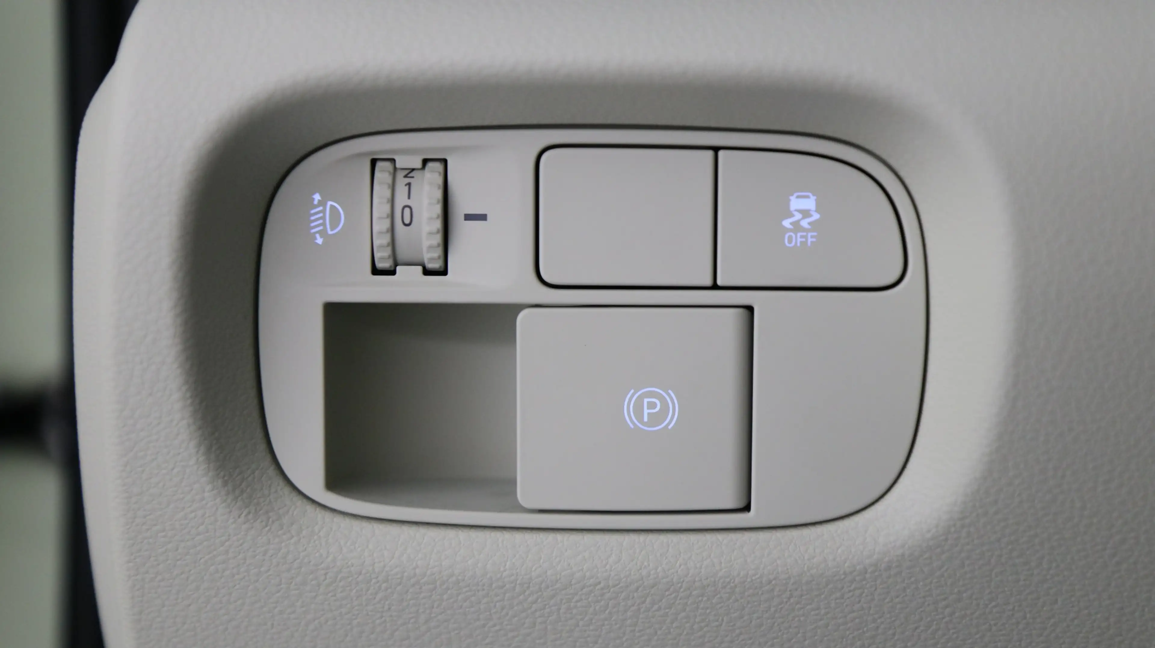 Hyundai Inster Evolve 49 kWh / Navigatie / Camera — photo 15