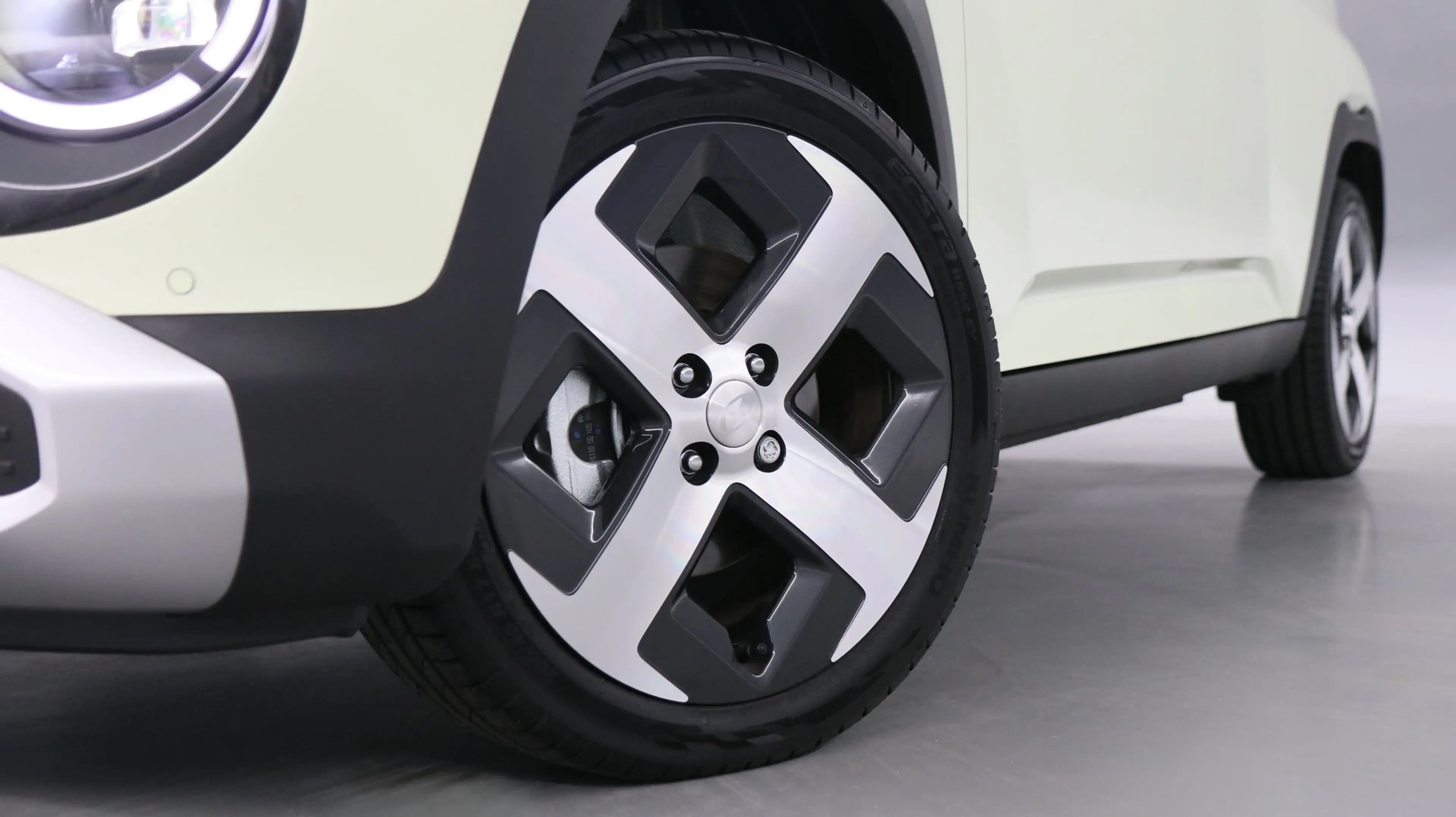 Hyundai Inster Evolve 49 kWh / Navigatie / Camera — photo 13