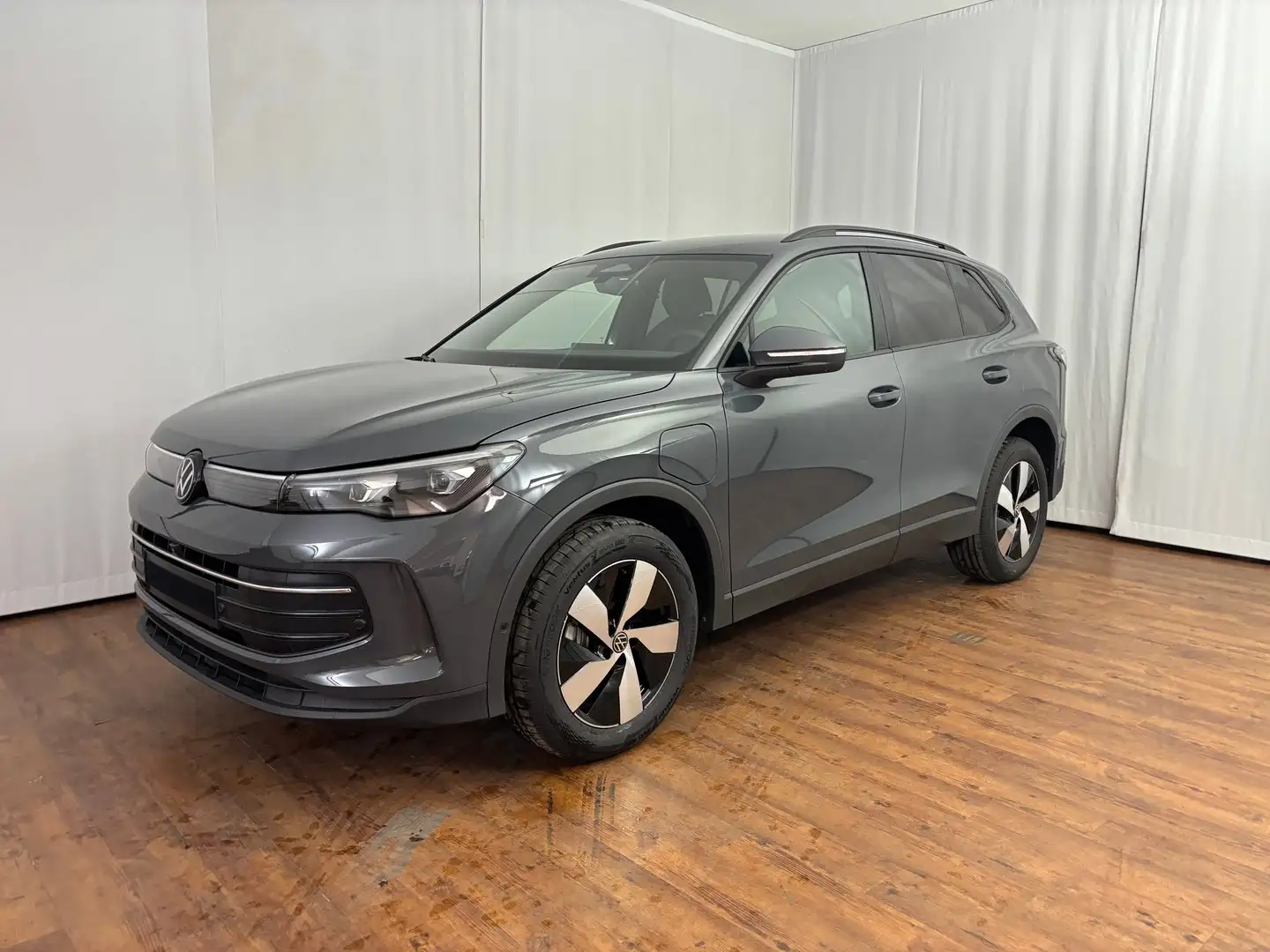 Volkswagen Tiguan Friends eHybrid DSG 150 kW Grau - 2