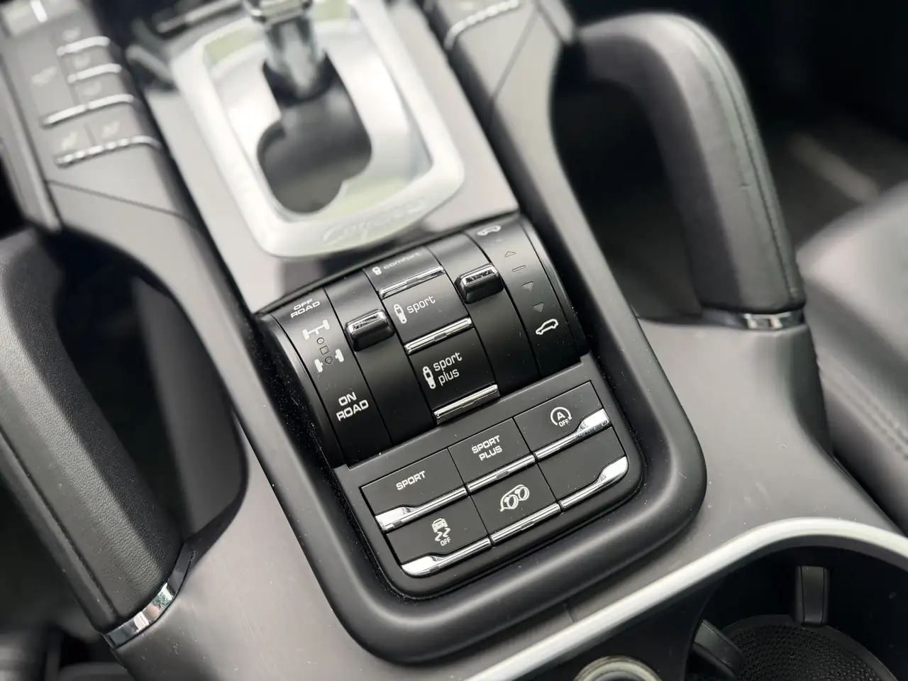 Porsche Cayenne снимка Porsche Cayenne