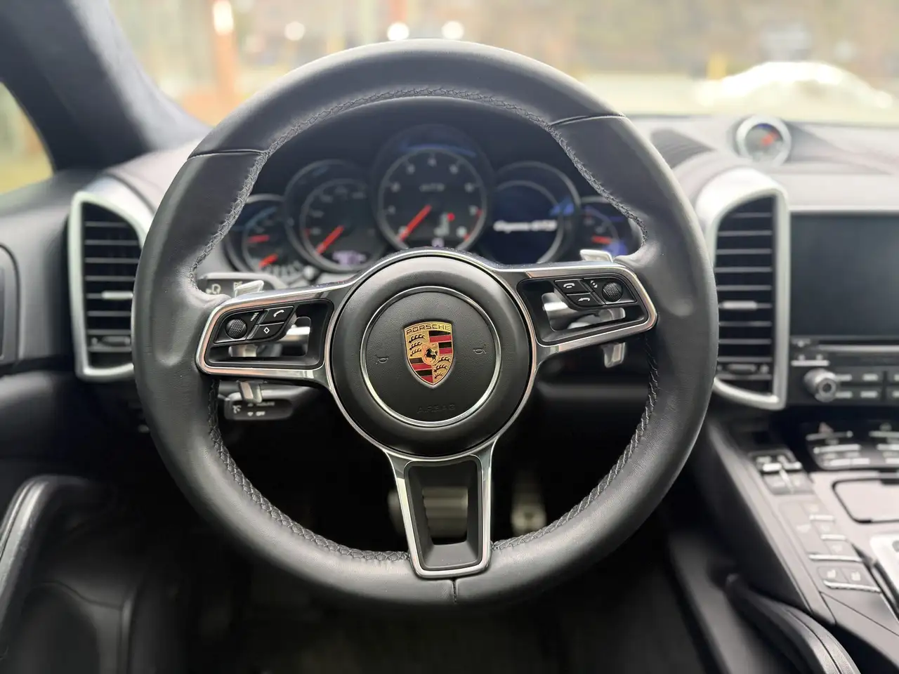 Porsche Cayenne снимка Porsche Cayenne