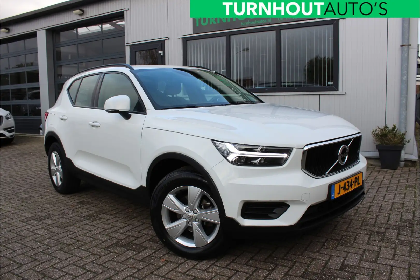 Volvo XC40 1.5 T2 Momentum AUTOMAAT | NL auto | elektr.trekha Wit - 1