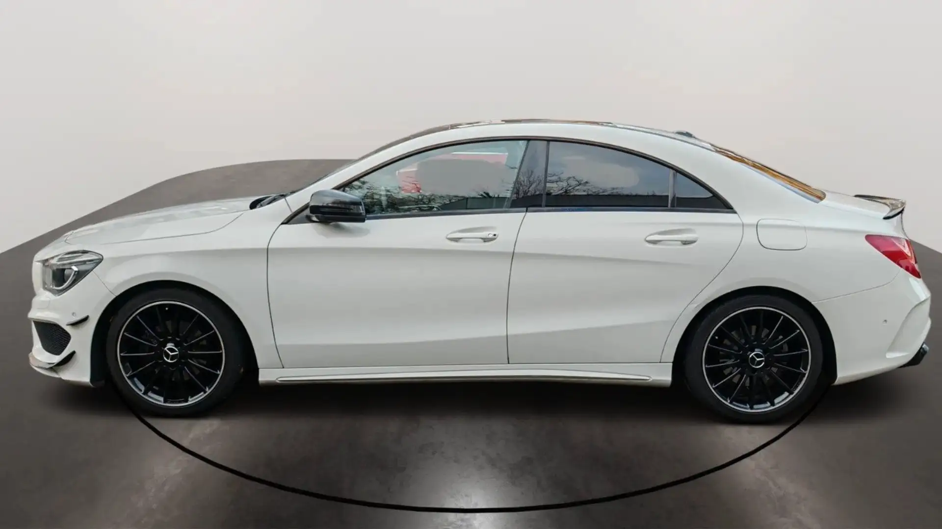 Mercedes-Benz CLA 200 Edition 1 AMG Pano Xenon Kamera PDC Navi Blanc - 2