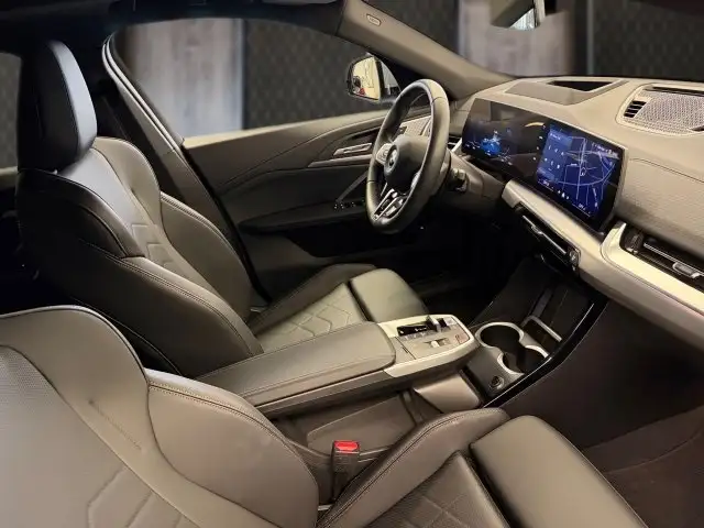 BMW iX2 xDrive30 U10 XE2 Ansicht 6