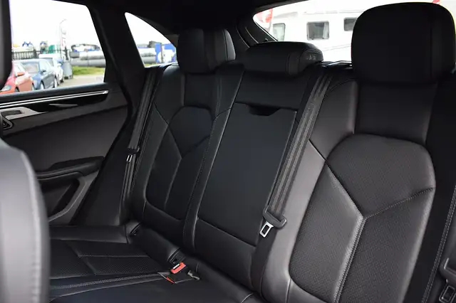 Porsche Macan view 6