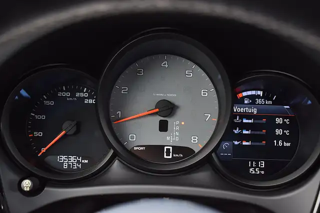 Porsche Macan view 15