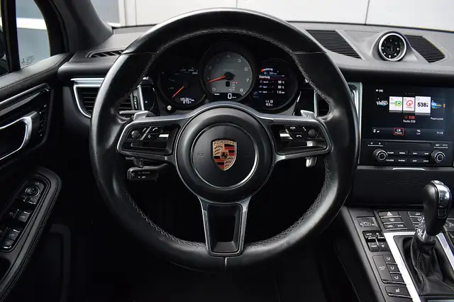 Porsche Macan view 14