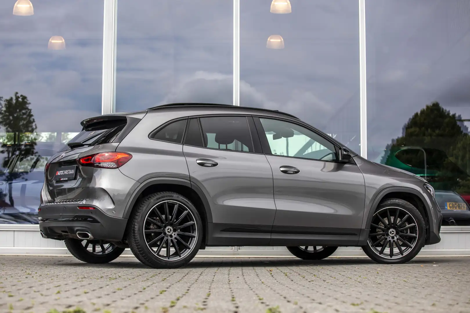 Mercedes-Benz GLA 200 AMG Line | Pano | Leder | Trekhaak | Gris - 2
