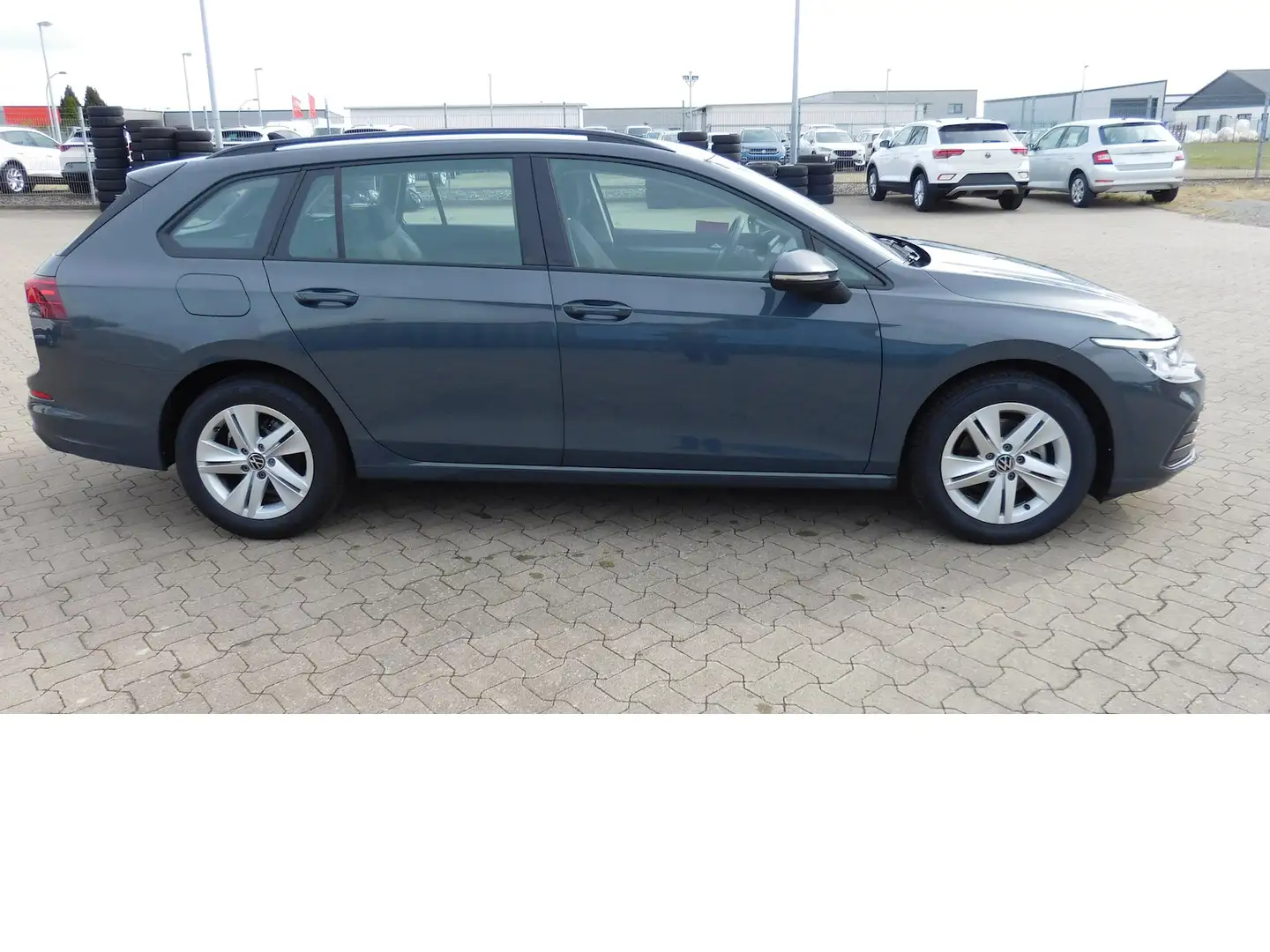 Volkswagen Golf Variant VIII 1.5 e- TSI Life Comfo, DSG Grau - 2