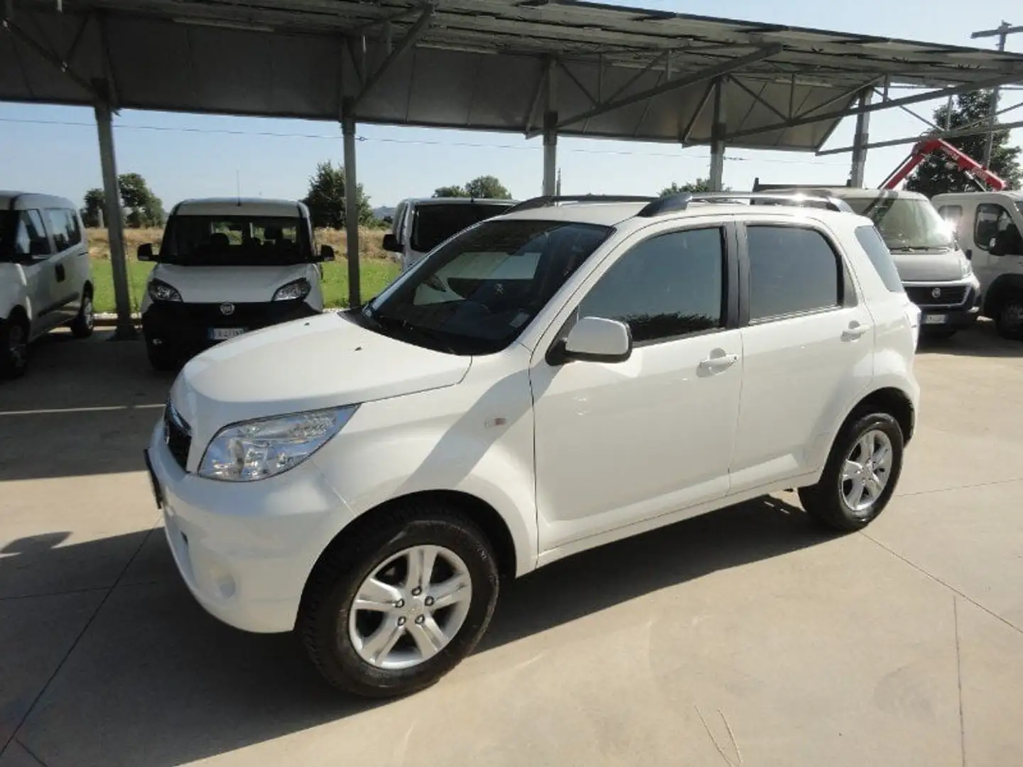 Daihatsu Terios Terios 1.5 4WD B You Five Dolomite Bílá - 2