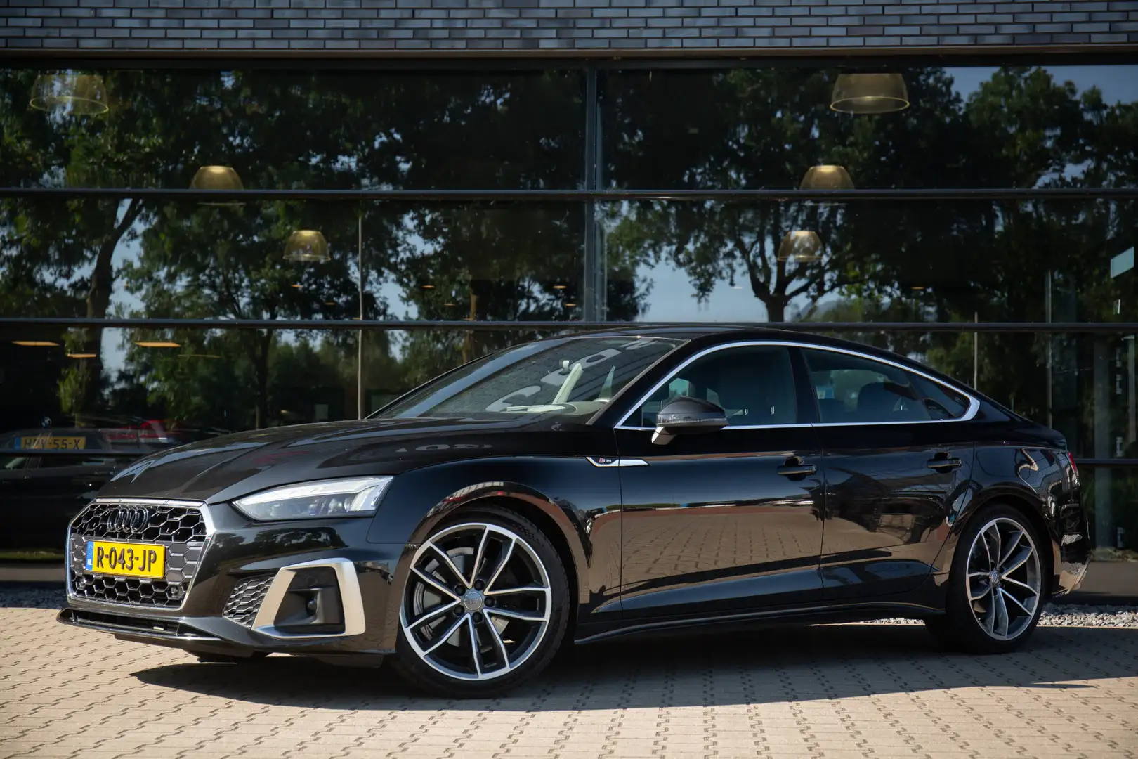 Audi A5 Sportback 40 TFSI Sport S-line , Adap. cruise, HUD Zwart - 2