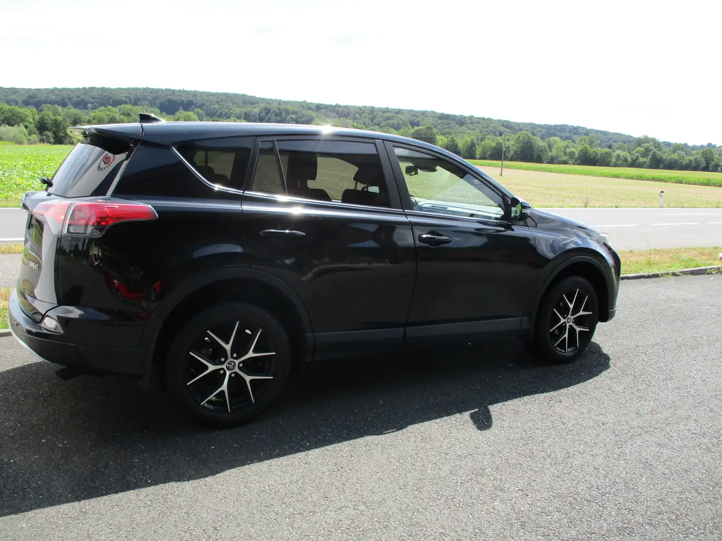 Toyota RAV 4 Executive Schwarz - 2
