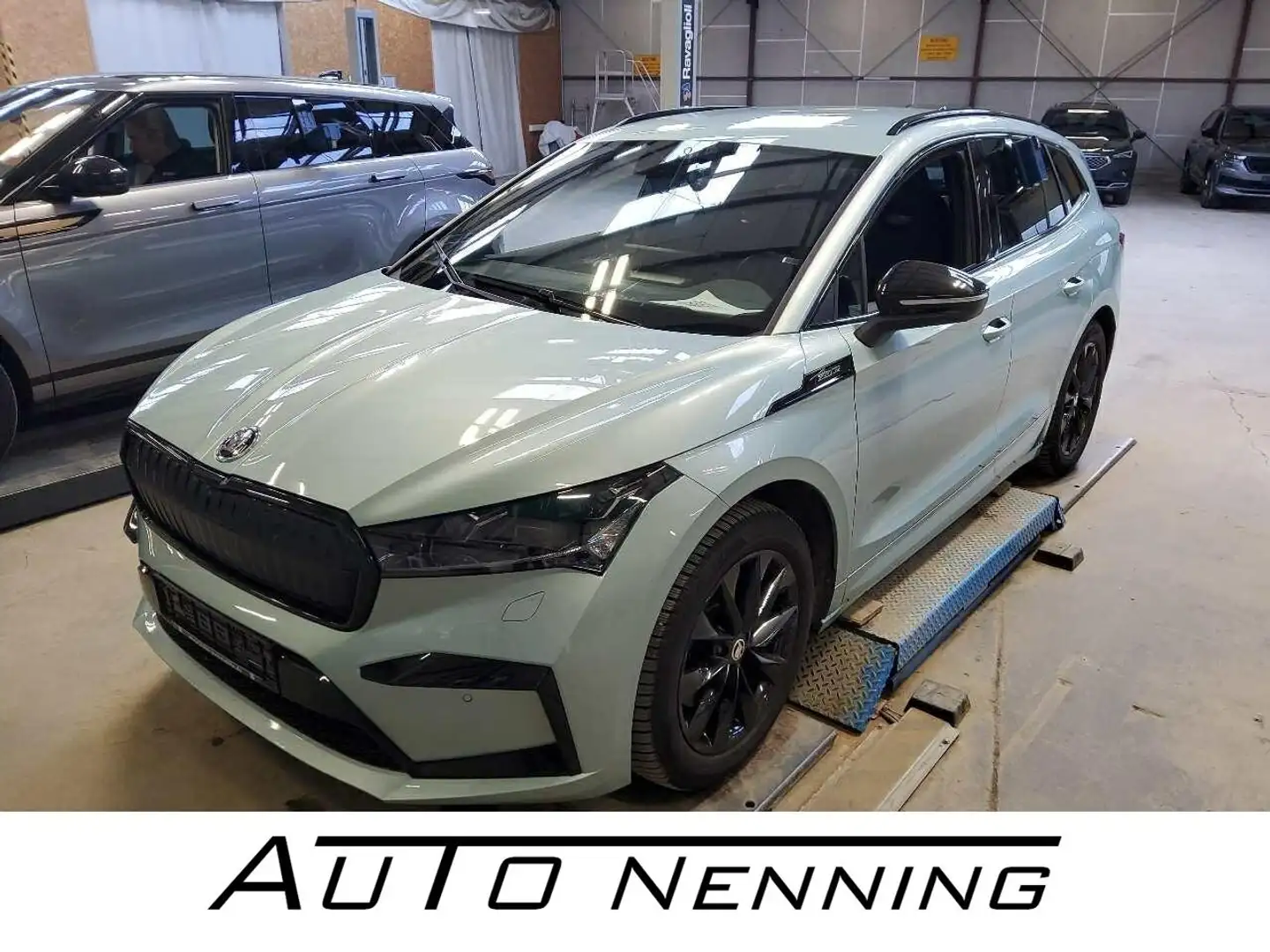 Skoda Enyaq 80x 82kWh Sportline SOH=94,3% AHK Matrix ALLRAD Silber - 1