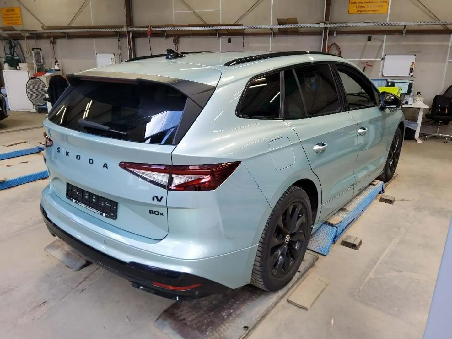 Skoda Enyaq 80x 82kWh Sportline SOH=94,3% AHK Matrix ALLRAD Silber - 2