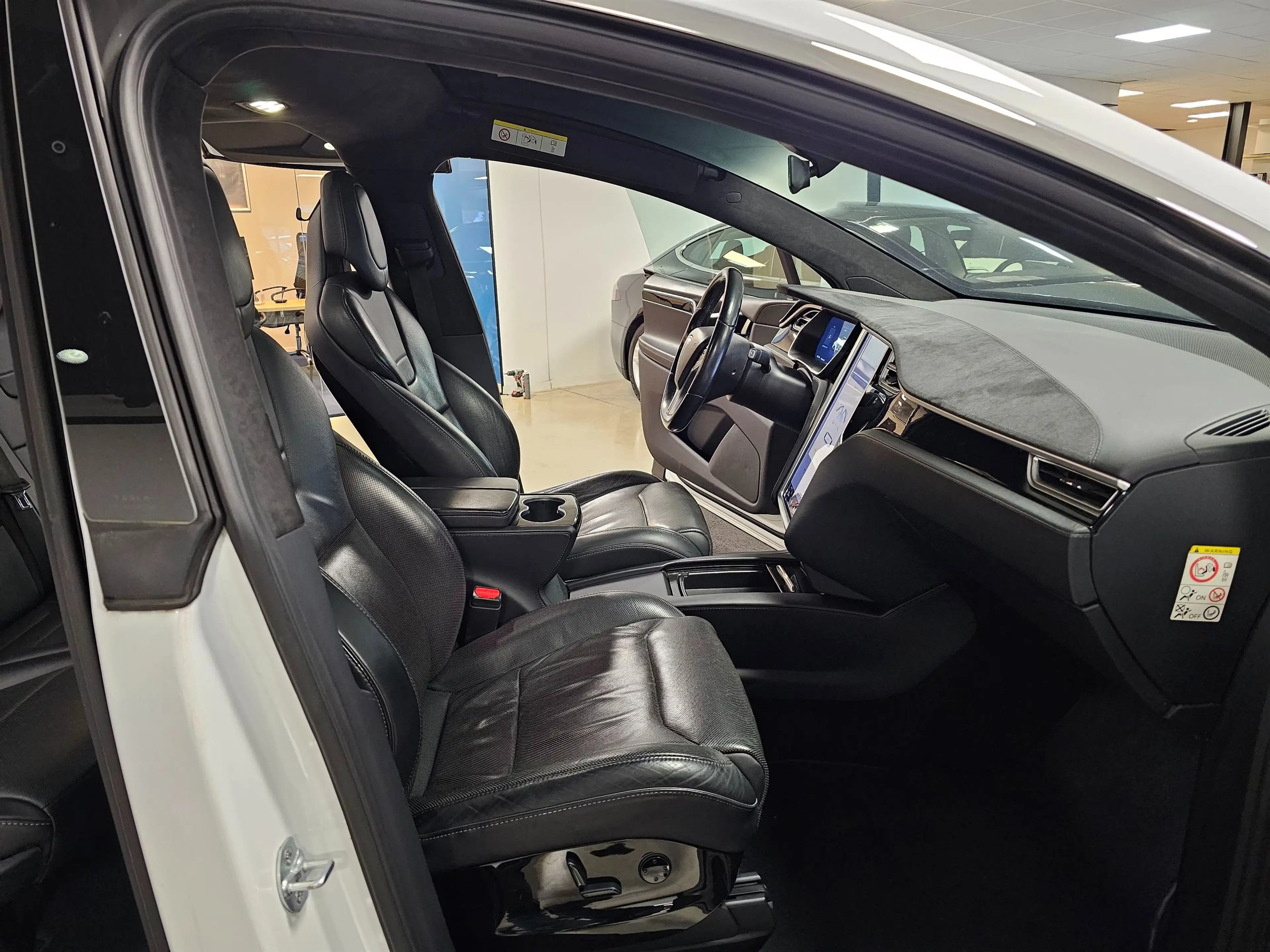 Tesla Model X 90D Dual Motor Premium Connectivity — photo 14