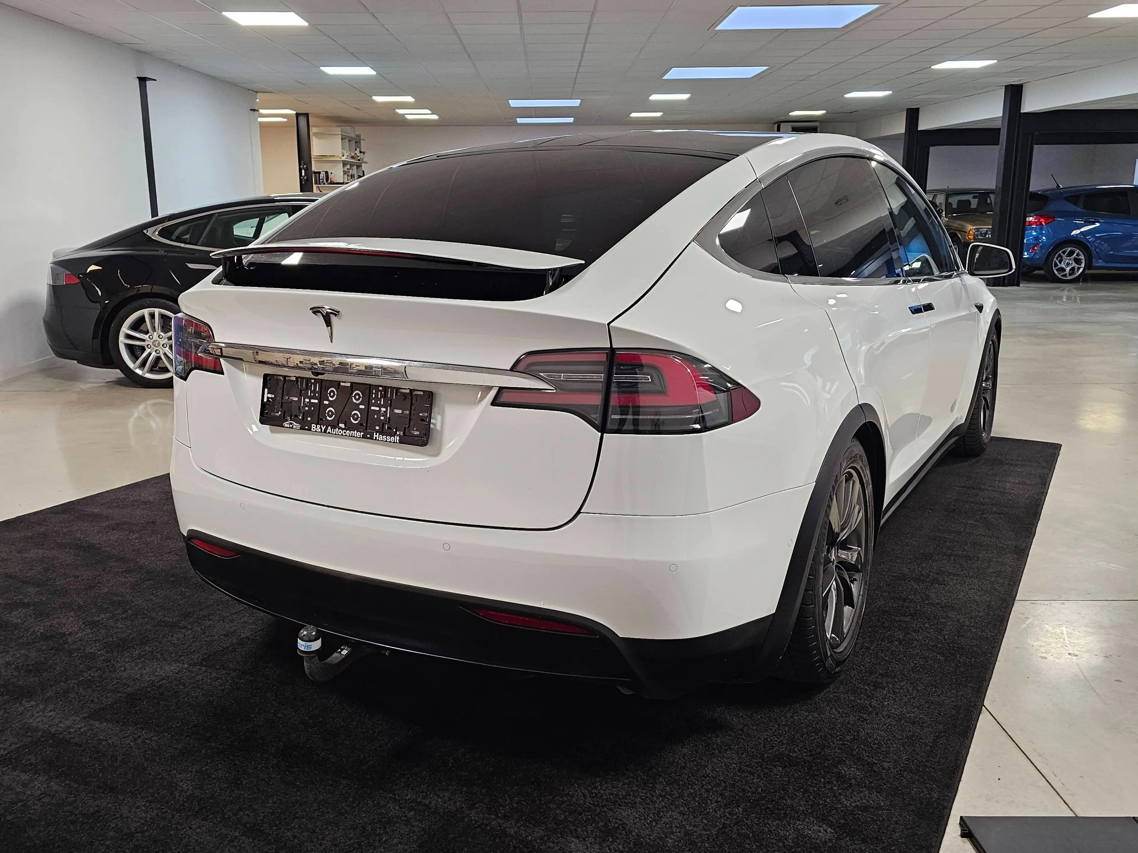 Tesla Model X 90D Dual Motor Premium Connectivity — photo 6