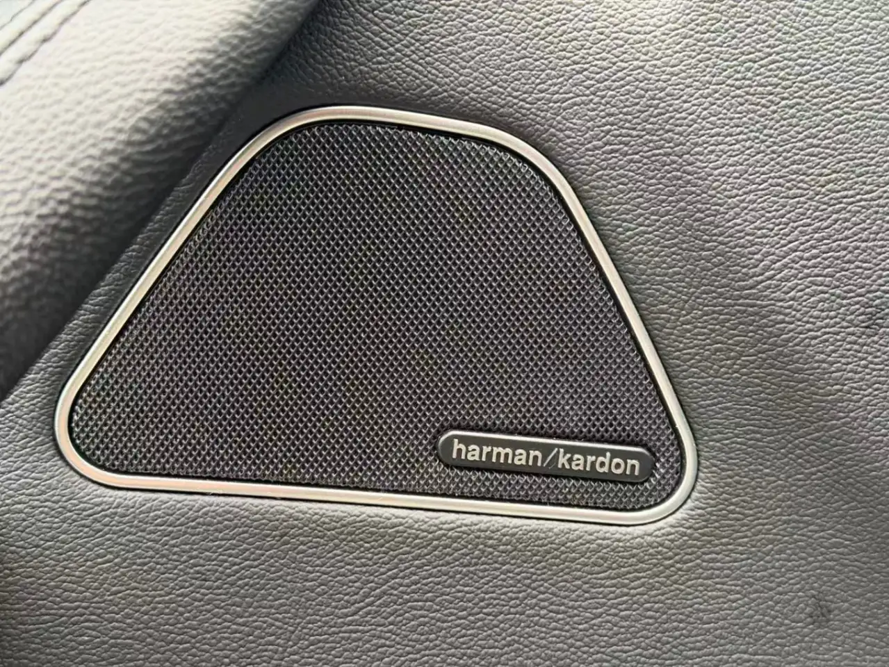 Maserati Levante снимка Maserati Levante