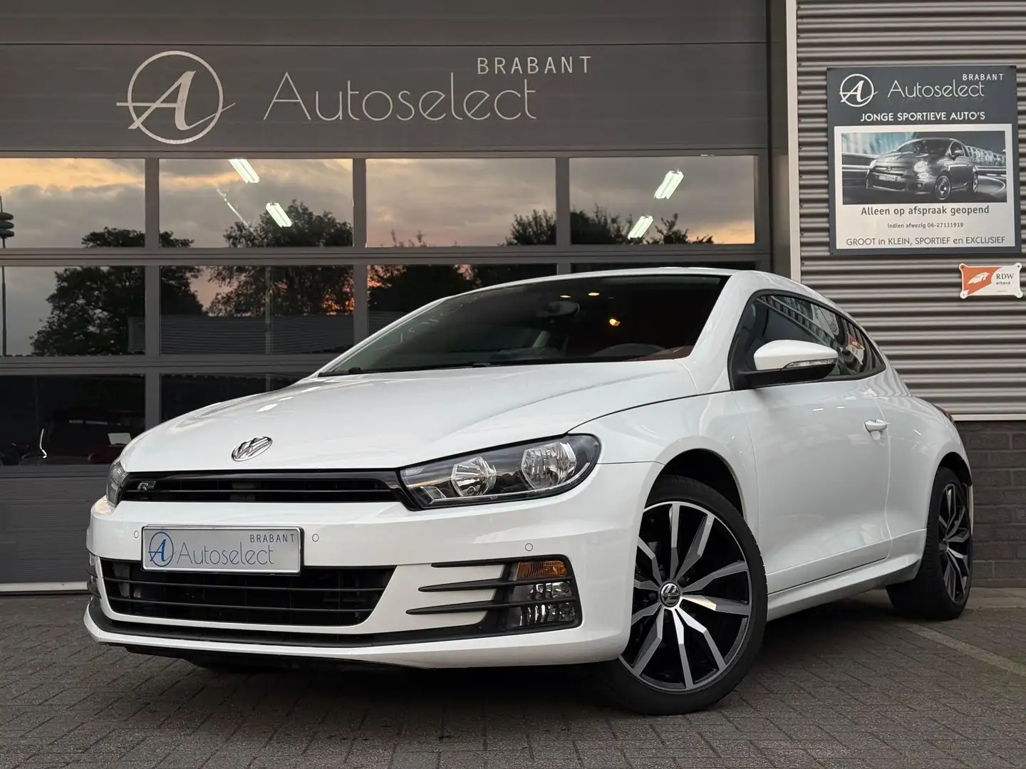 Volkswagen Scirocco 1.4 TSI R-Line Navi PDC Wit - 1