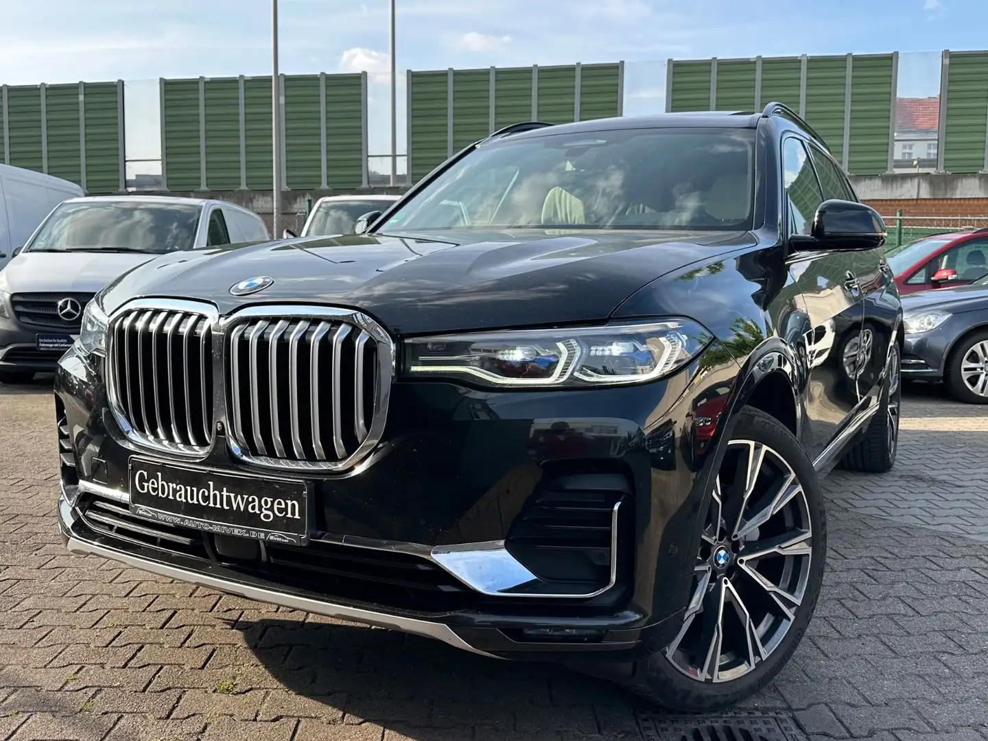 BMW X7 xDrive 30 d Design Pure Excellence Rear Set Schwarz - 2