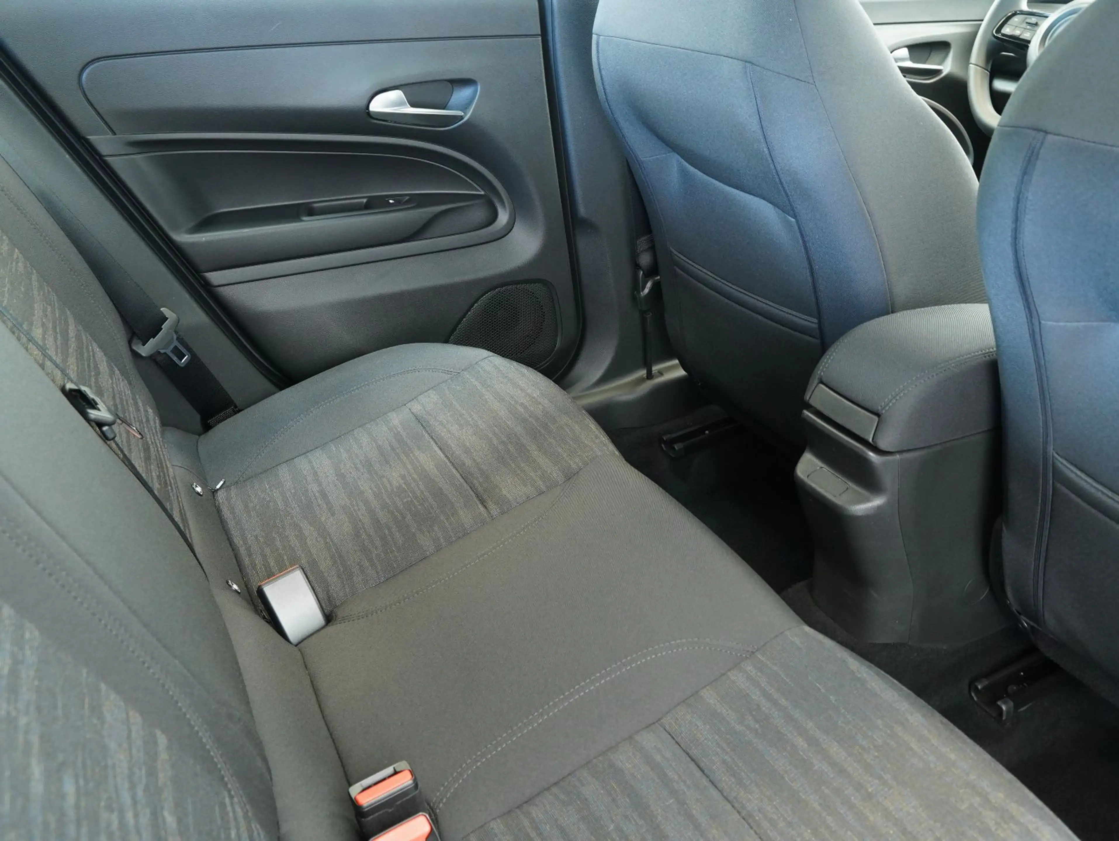 Jeep Avenger 1.2 T-GDI Longitude — photo 14