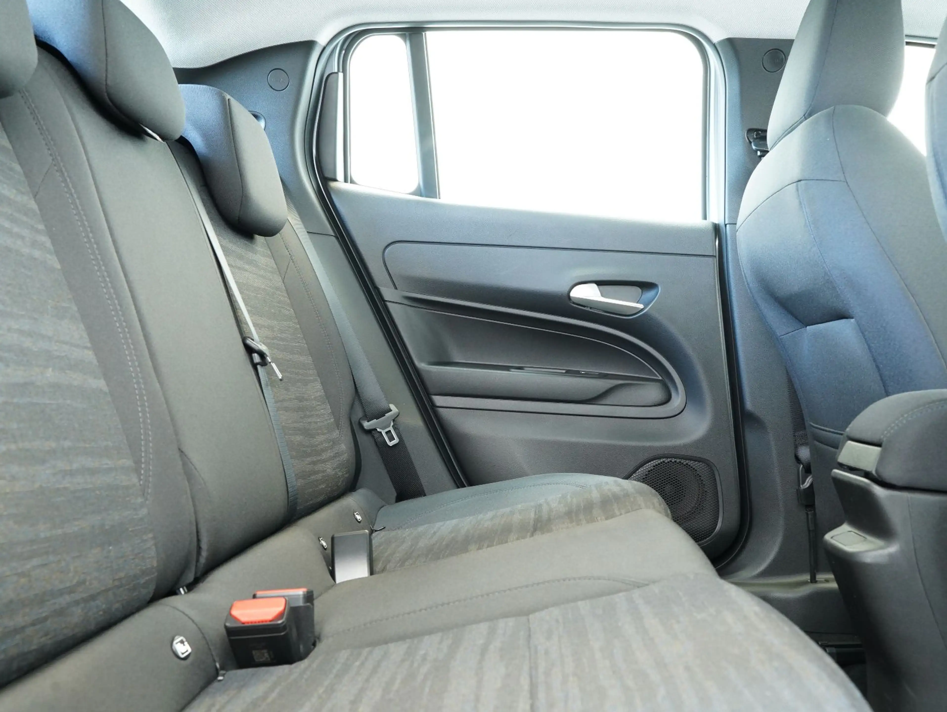 Jeep Avenger 1.2 T-GDI Longitude — photo 13