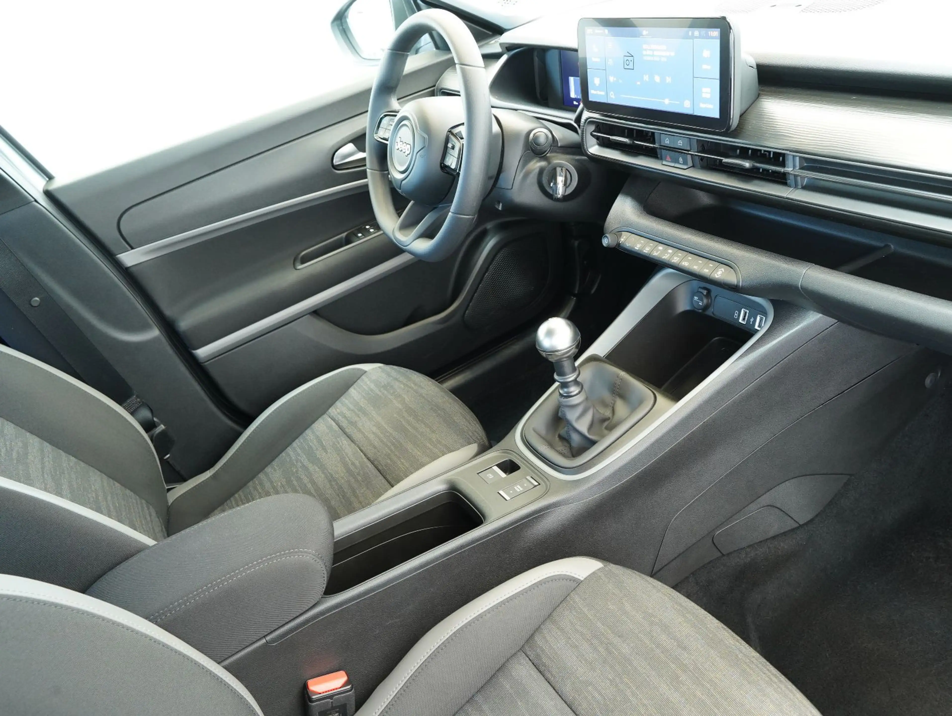 Jeep Avenger 1.2 T-GDI Longitude — photo 11