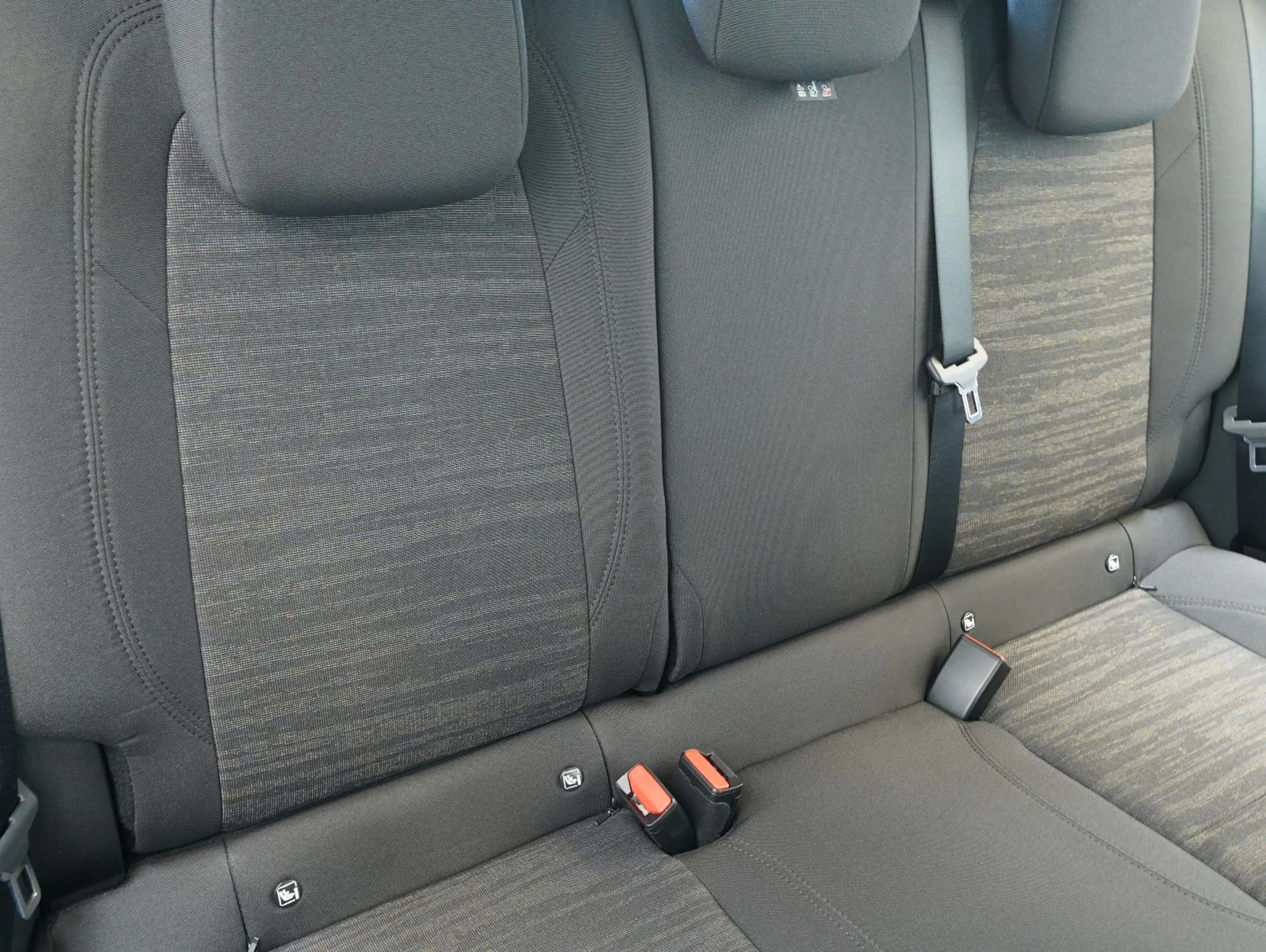 Jeep Avenger 1.2 T-GDI Longitude — photo 15