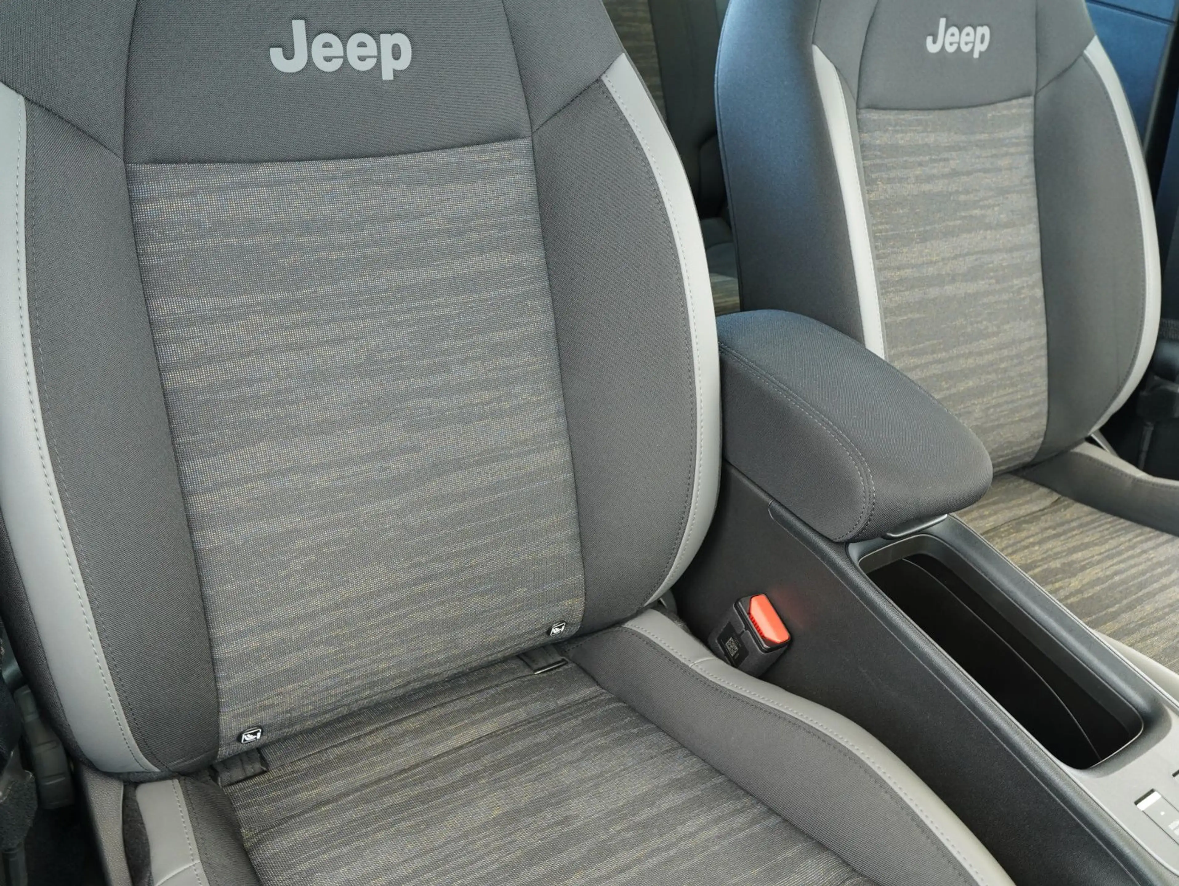 Jeep Avenger 1.2 T-GDI Longitude — photo 10