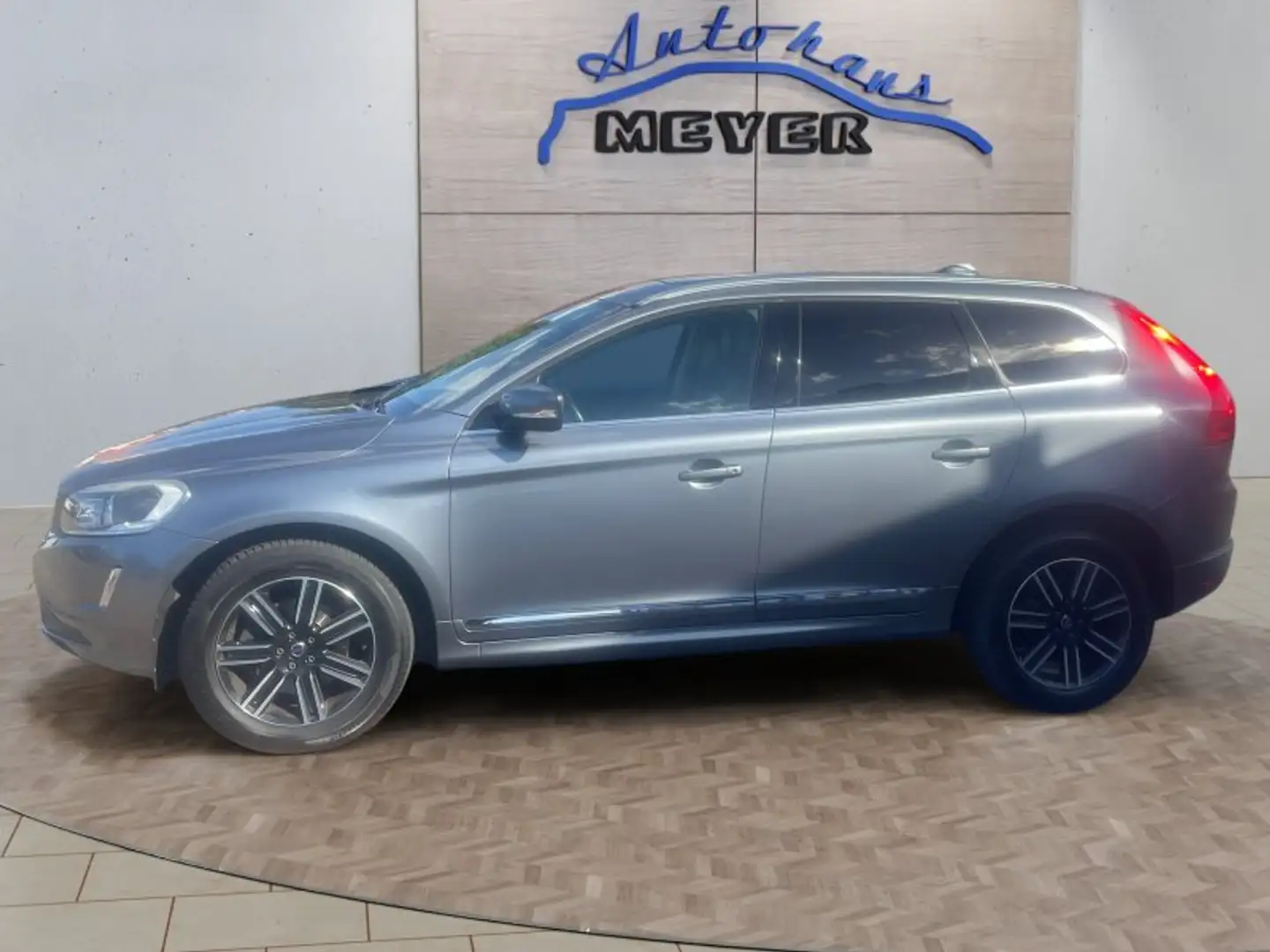 Volvo XC60 Xenon/Navi/Pano Gris - 2
