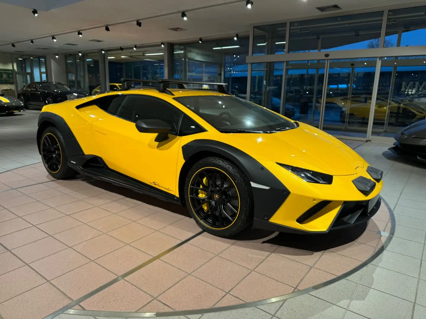 Lamborghini Huracán Sterrato "1 of 1499" Gelb - 2