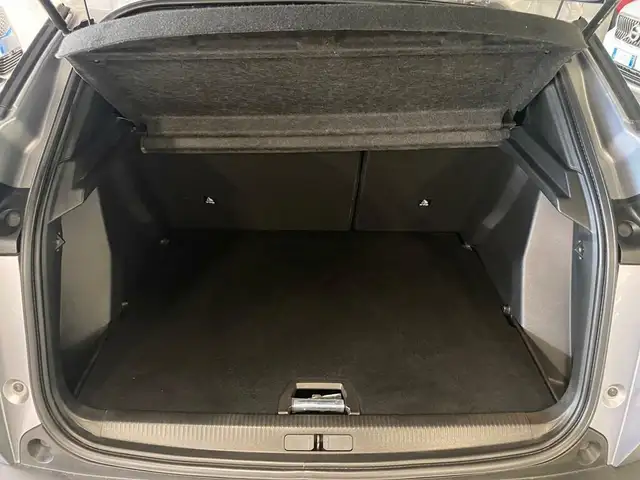 Peugeot 2008 view 9