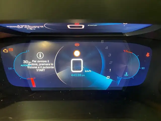 Peugeot 2008 view 16