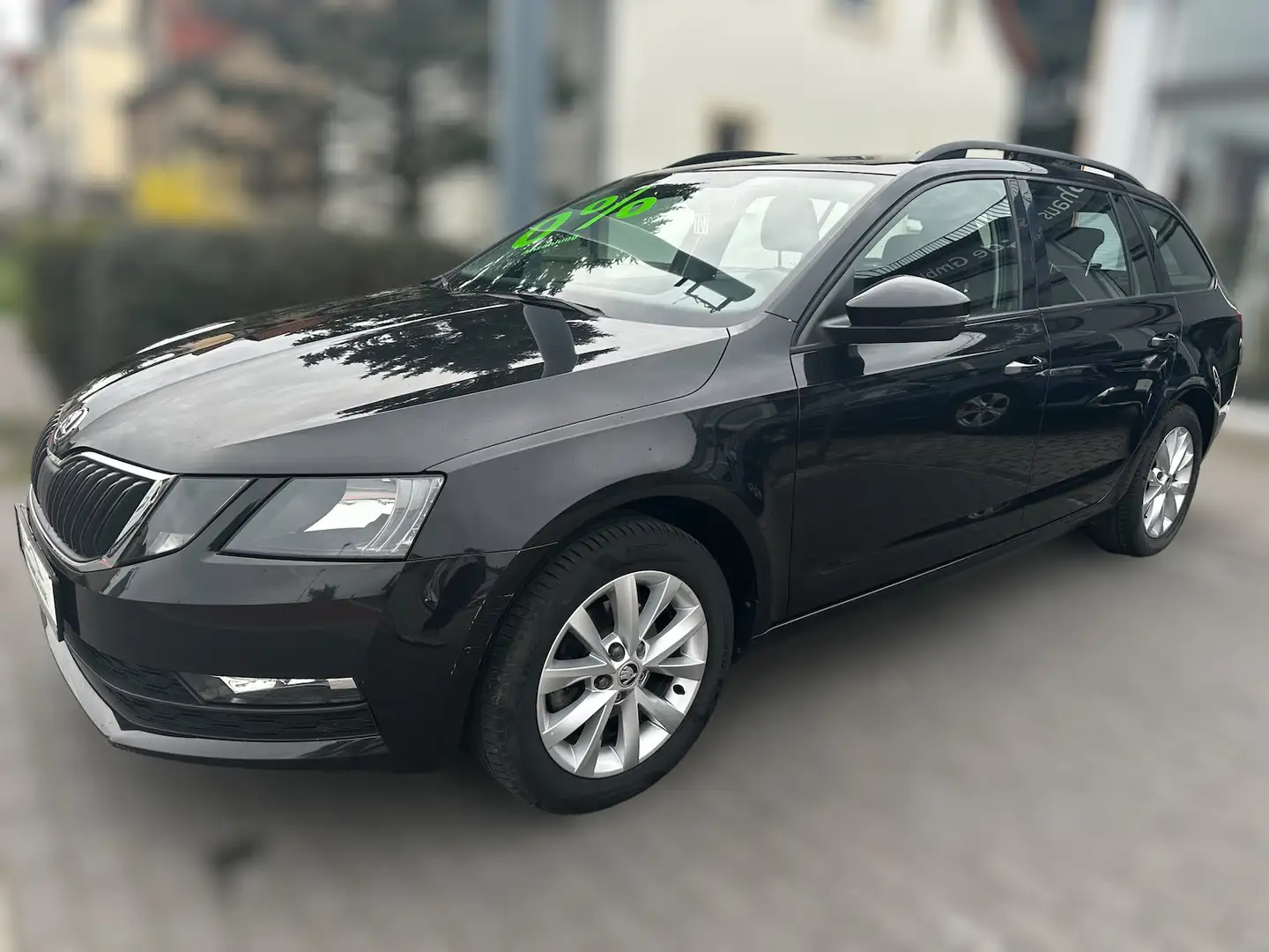 Skoda Octavia Combi Ambition Schwarz - 2