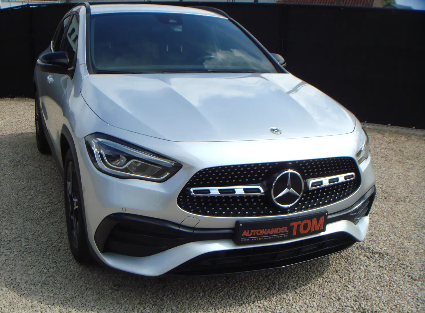 Mercedes-Benz GLA 180 AMG LINE * NIGHT PACK * CAMERA * AUTOMAAT * Argent - 1