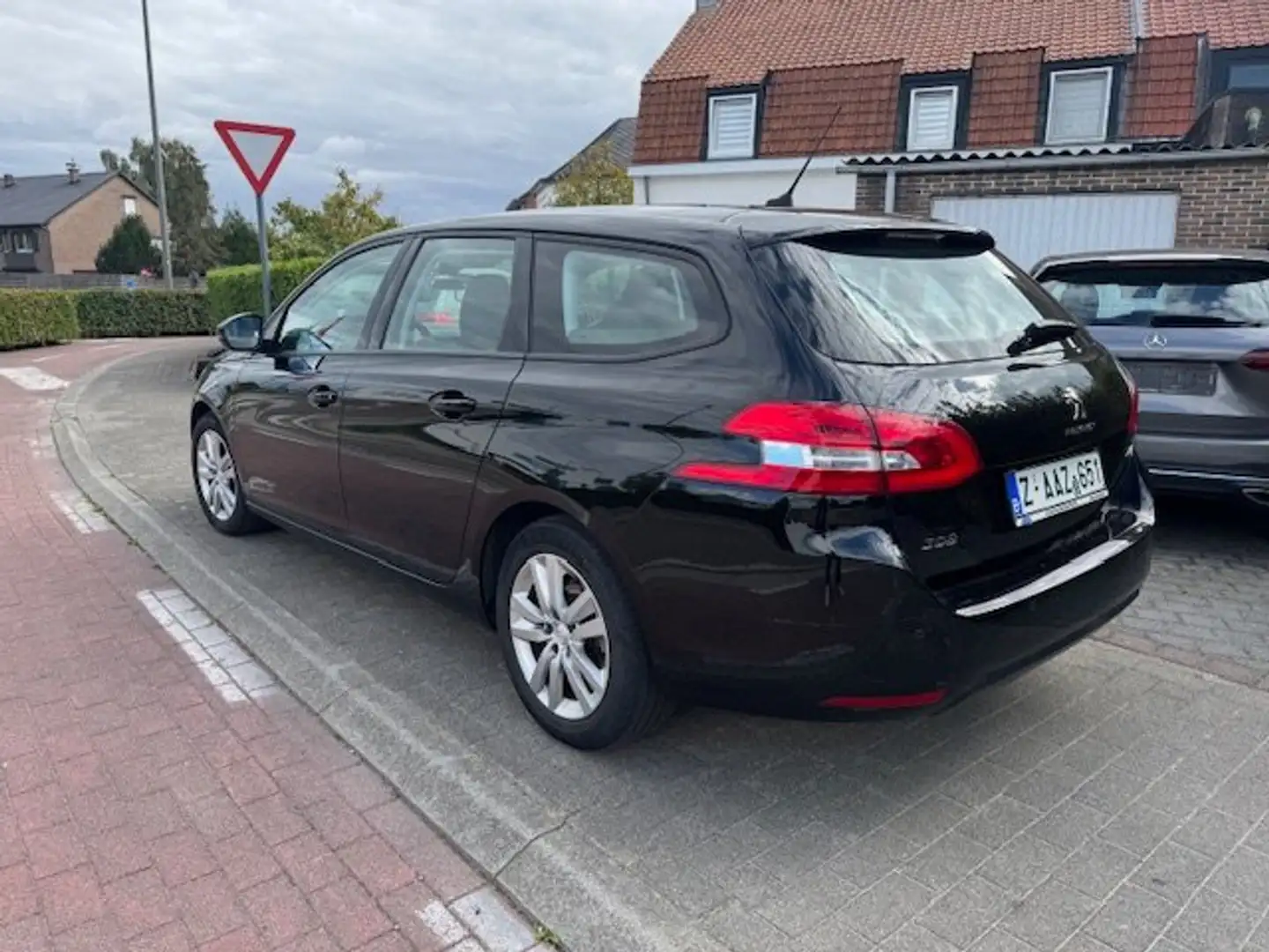 Peugeot 308 308 SW BlueHDi 130 S&S Business 12M GARANTIE 1 eig Noir - 2