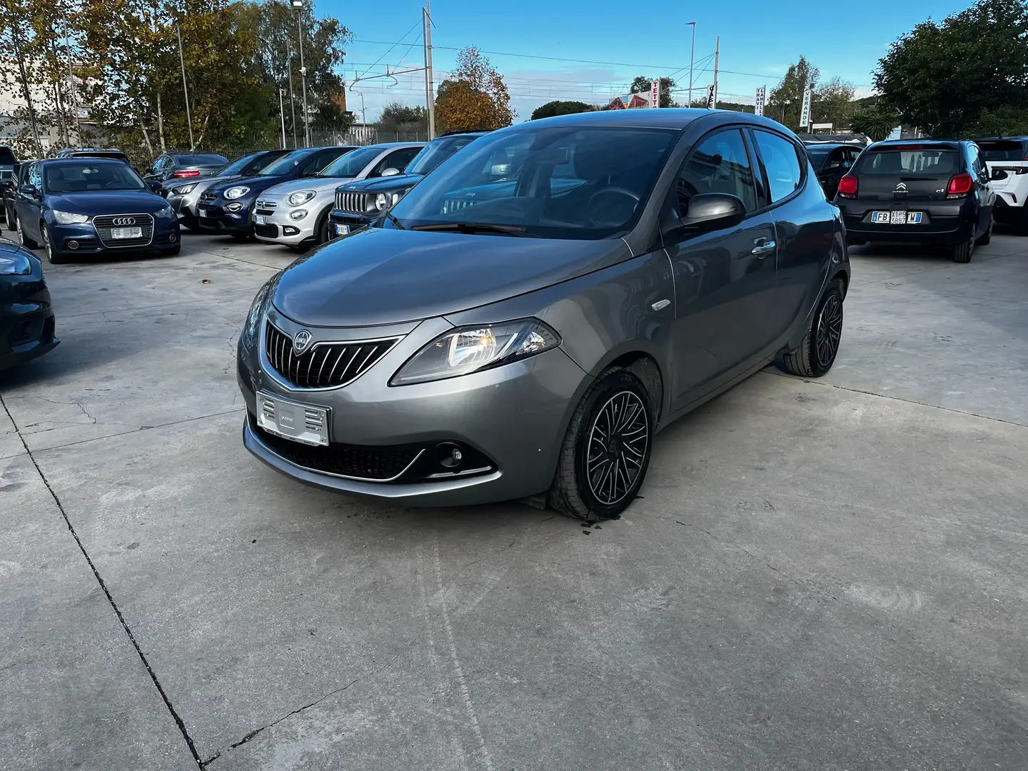 Lancia Ypsilon 1.0 firefly hybrid Gold s NO VINCOLI Gris - 1