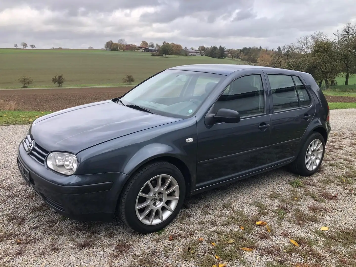 Volkswagen Golf 1.9TDI Highline Schwarz - 1